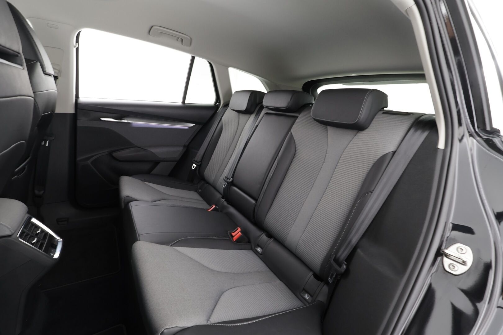 Skoda Enyaq 2022 60 iV * ILP / ACC / Matrix-LED / P.kamera / Muistipenkki / Navi / Kaistavahti / Keyless * - 1-om Suomi-auto / Kahdet renkaat