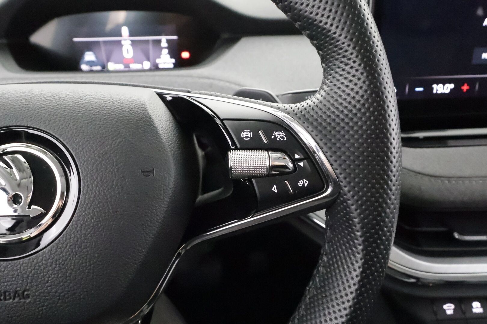 Skoda Enyaq 2022 60 iV * ILP / ACC / Matrix-LED / P.kamera / Muistipenkki / Navi / Kaistavahti / Keyless * - 1-om Suomi-auto / Kahdet renkaat