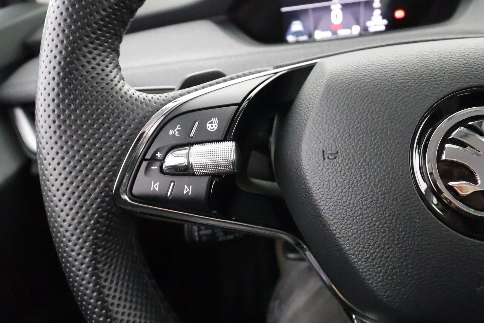 Skoda Enyaq 2022 60 iV * ILP / ACC / Matrix-LED / P.kamera / Muistipenkki / Navi / Kaistavahti / Keyless * - 1-om Suomi-auto / Kahdet renkaat