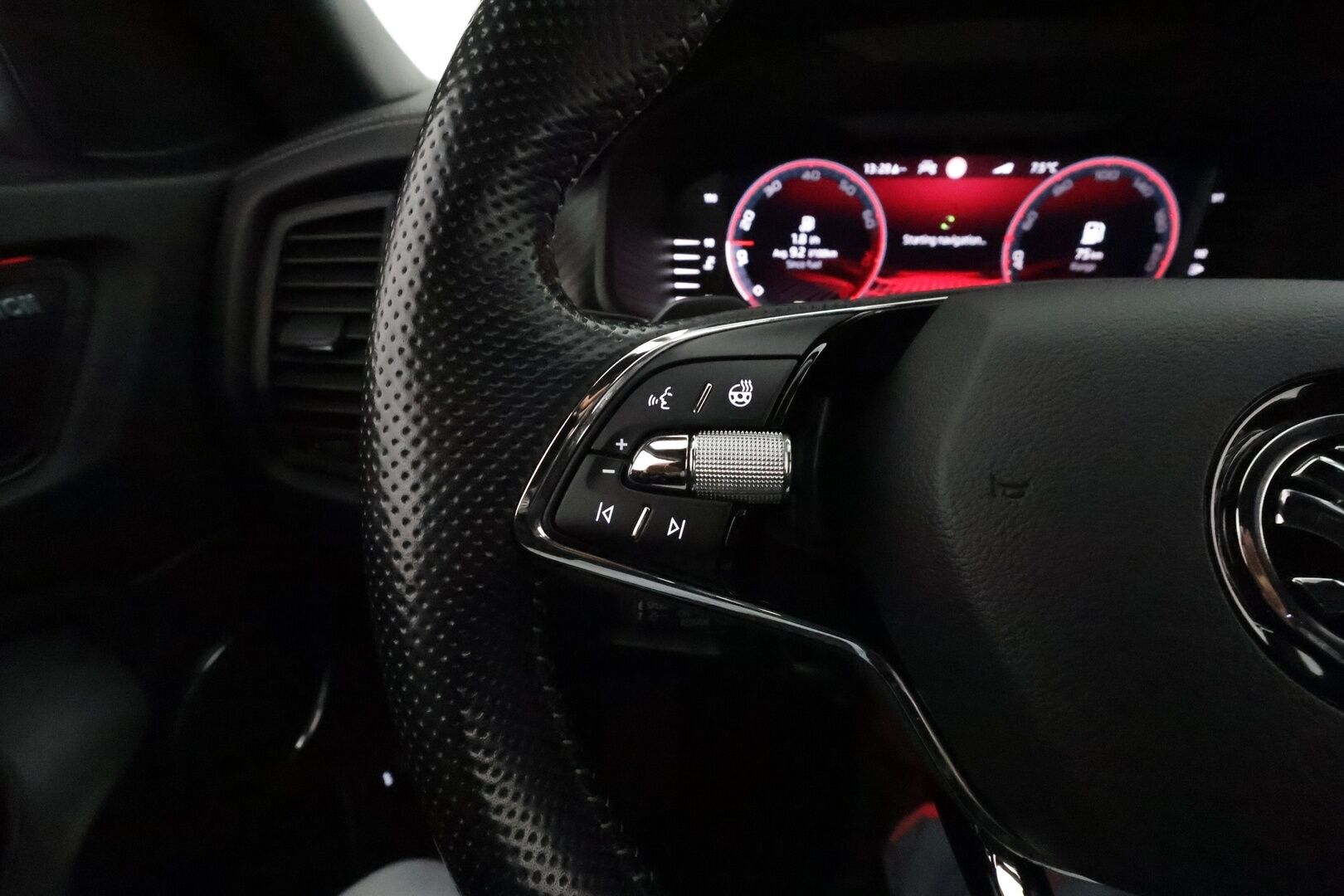 Skoda Kodiaq 2022 1.5 TSI ACT SportLine DSG **ACC / 360° / Muistipenkki / Canton / Webasto / Matrix LED / Sporttipenkit** - Suomi-auto / Kahdet renkaat aluvanteilla
