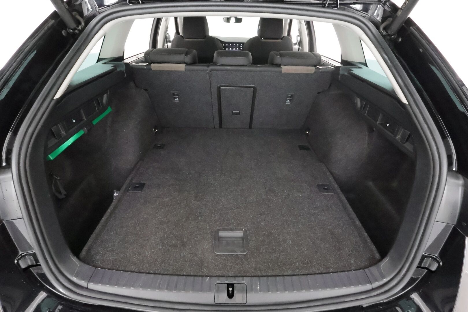 Skoda Octavia 2022 Combi 2.0 TDI 150 4x4 Scout DSG  *Acc / Webasto / Panorama / Matrix LED / P.Kamera / Keyless / Navi * - 1.om Suomi auto / Kahdet renkaat - HULLUT JOULUT KORKOTARJOUS 2,49% 