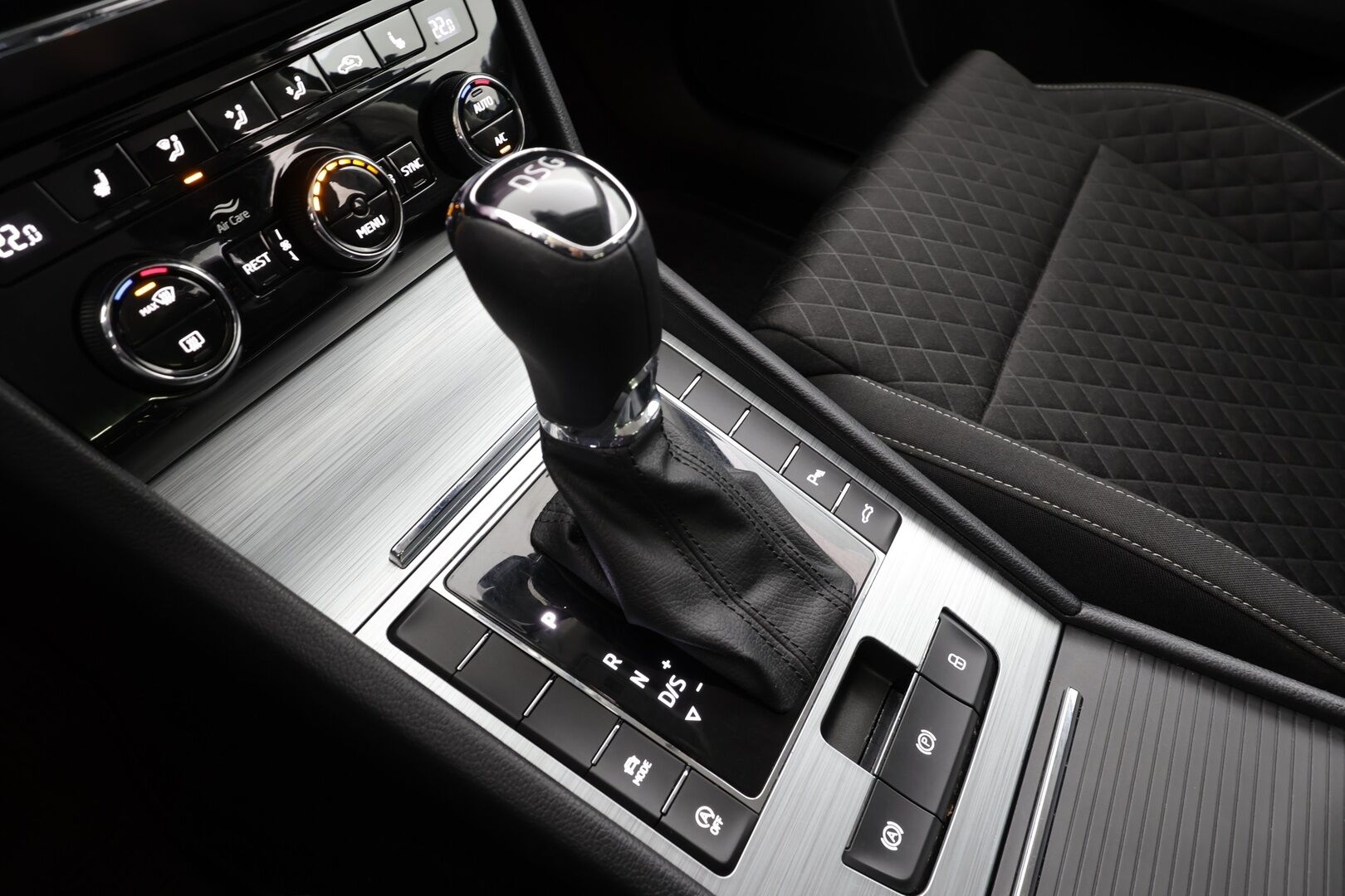 Skoda Superb 2021 Combi 2,0 TDI 150 Ambition DSG * ACC / P.kamera / LED / Digimittaristo / KeylessGo / Sähköluukku * - 1.Om Suomi-auto / Kahdet renkaat aluvanteilla - HULLU BLACKWEEK KORKOTARJOUS 2,49%