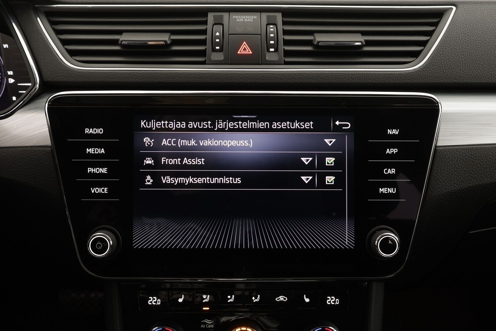 Skoda Superb 2021 Combi 2,0 TDI 150 Ambition DSG * ACC / P.kamera / LED / Digimittaristo / KeylessGo / Sähköluukku * - 1.Om Suomi-auto / Kahdet renkaat aluvanteilla