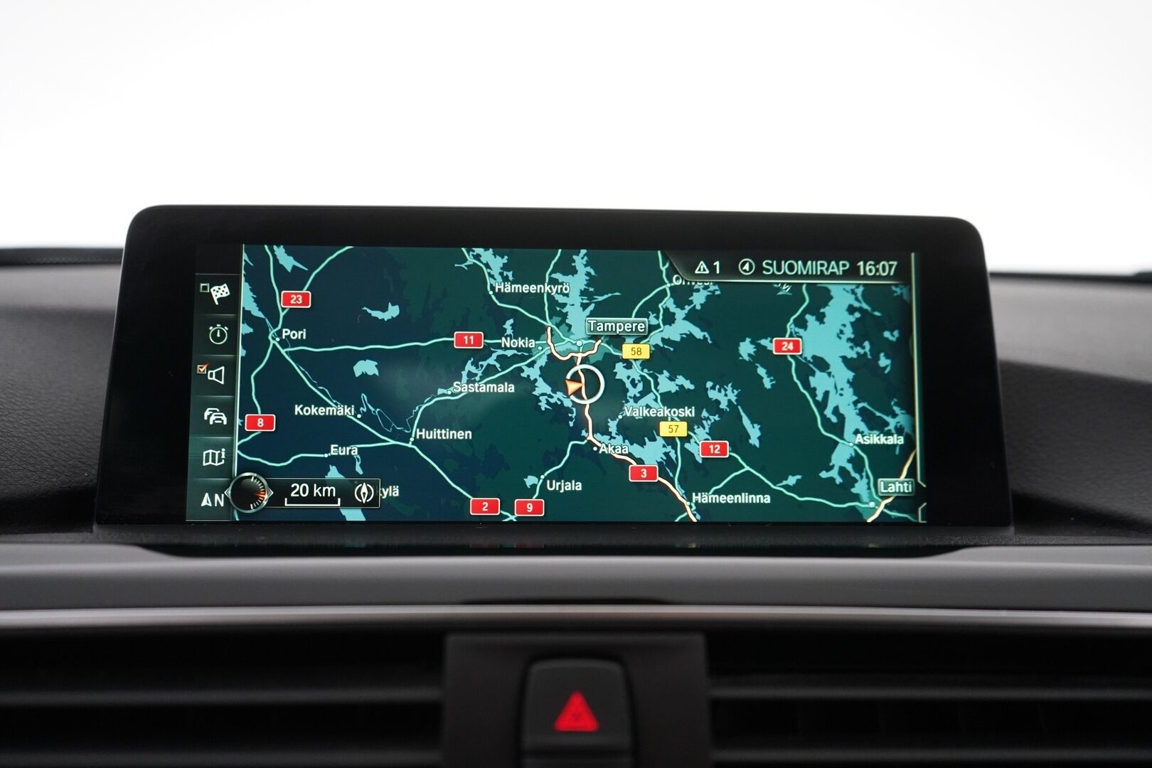 BMW 330 2017 F31 Touring 330d A *HUD / ACC / Panorama / S.kontti / S.koukku* - Kahdet renkaat BMW aluilla / Seuraava katsastus vasta 21.9.2027 / Säntilliset huollot