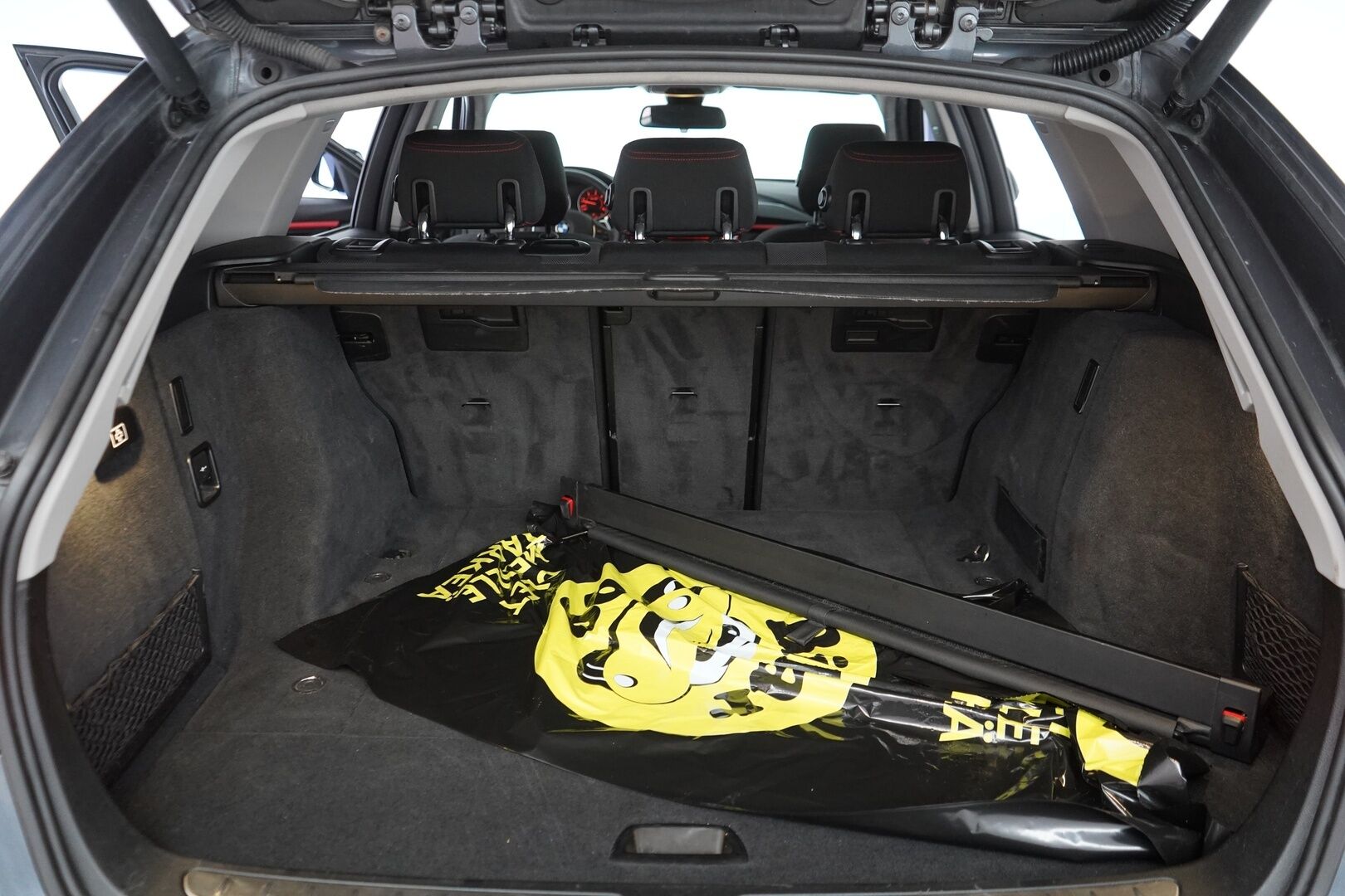 BMW 330 2017 F31 Touring 330d A *HUD / ACC / Panorama / S.kontti / S.koukku* - Kahdet renkaat BMW aluilla / Seuraava katsastus vasta 21.9.2027 / Säntilliset huollot