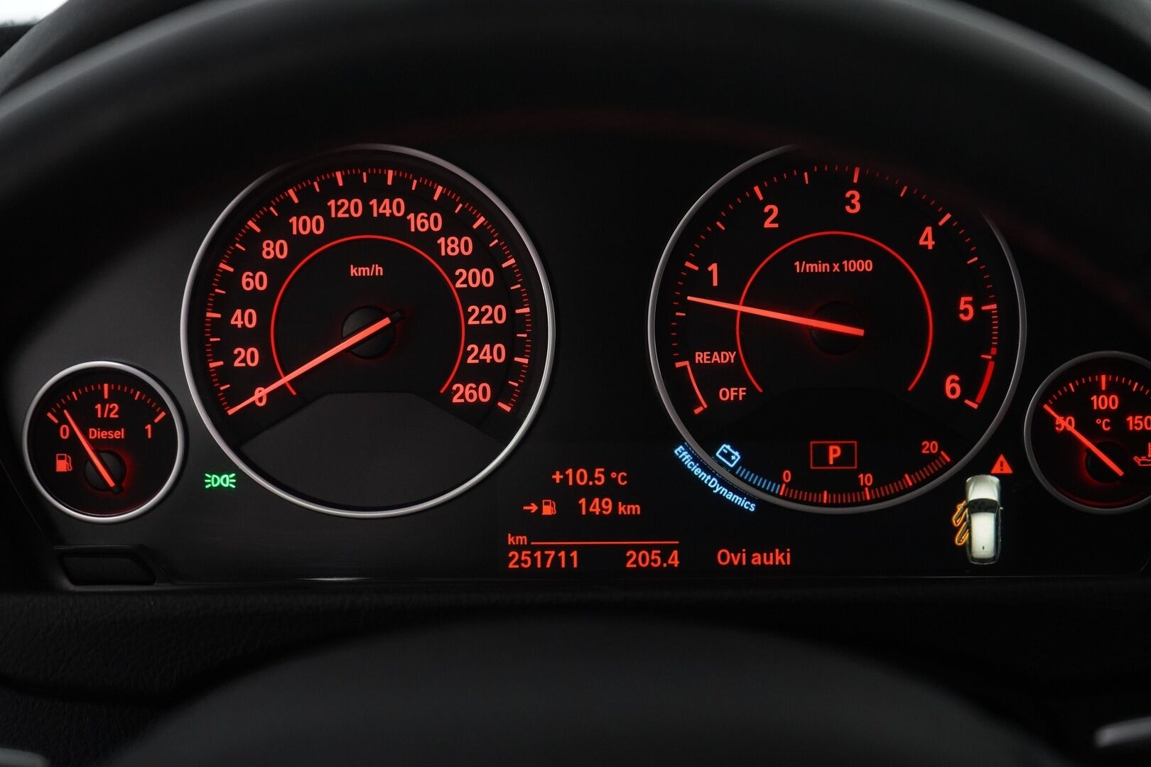 BMW 330 2017 F31 Touring 330d A *HUD / ACC / Panorama / S.kontti / S.koukku* - Kahdet renkaat BMW aluilla / Seuraava katsastus vasta 21.9.2027 / Säntilliset huollot