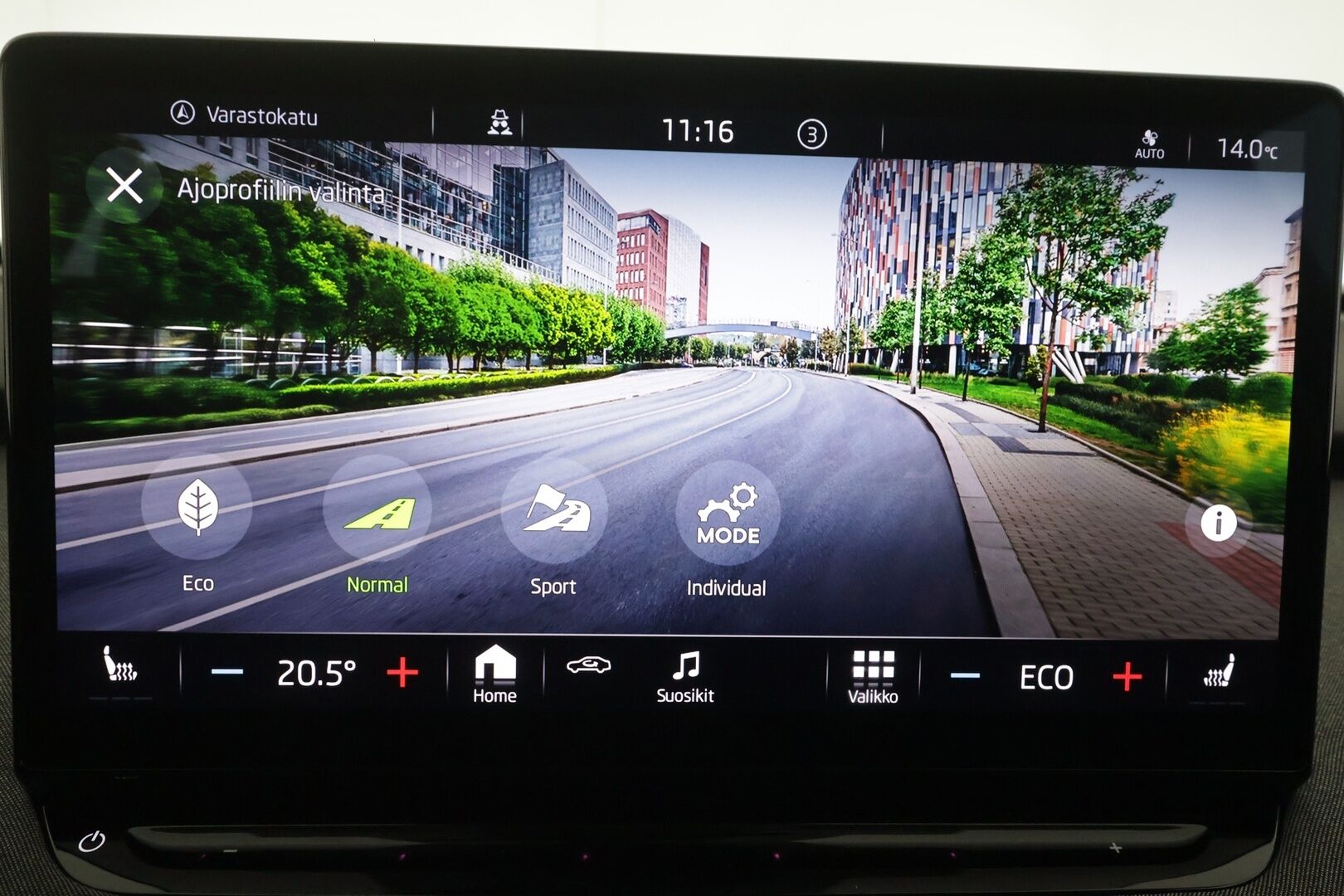Skoda Enyaq 2022 80 Launch Edition iV - | ACC | ILP | Koukku | Puolinahat | P.kamera | Side Assist | Lane Assist | Keyless | Sähk. takaluukku | 2x renkaat aluin | 1-om suomiauto | 