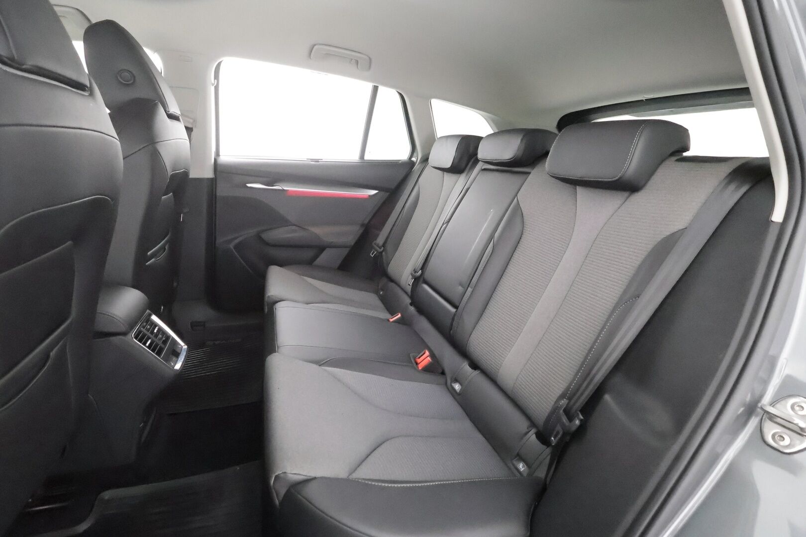Skoda Enyaq 2022 80 Launch Edition iV - | ACC | ILP | Koukku | Puolinahat | P.kamera | Side Assist | Lane Assist | Keyless | Sähk. takaluukku | 2x renkaat aluin | 1-om suomiauto | 