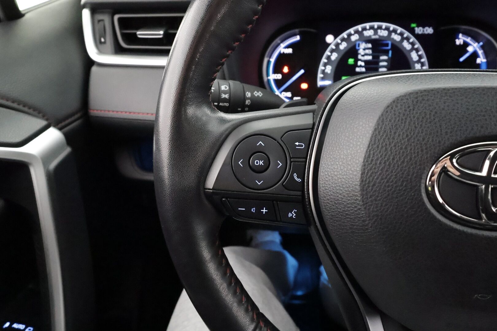 Toyota RAV4 Plug-in 2022 Hybrid 2,5 AWD-i Premium * HUD / JBL / ACC / LED / P.Kamera / Ilmastoitu Muistipenkki / Navi / Koukku / Keyless * - 1-om Suomi-auto / Kahdet renkaat aluvanteilla / Merkkihuollot - HULLUT AVAJAISHULINAT KORKOTARJOUS 3,29 %