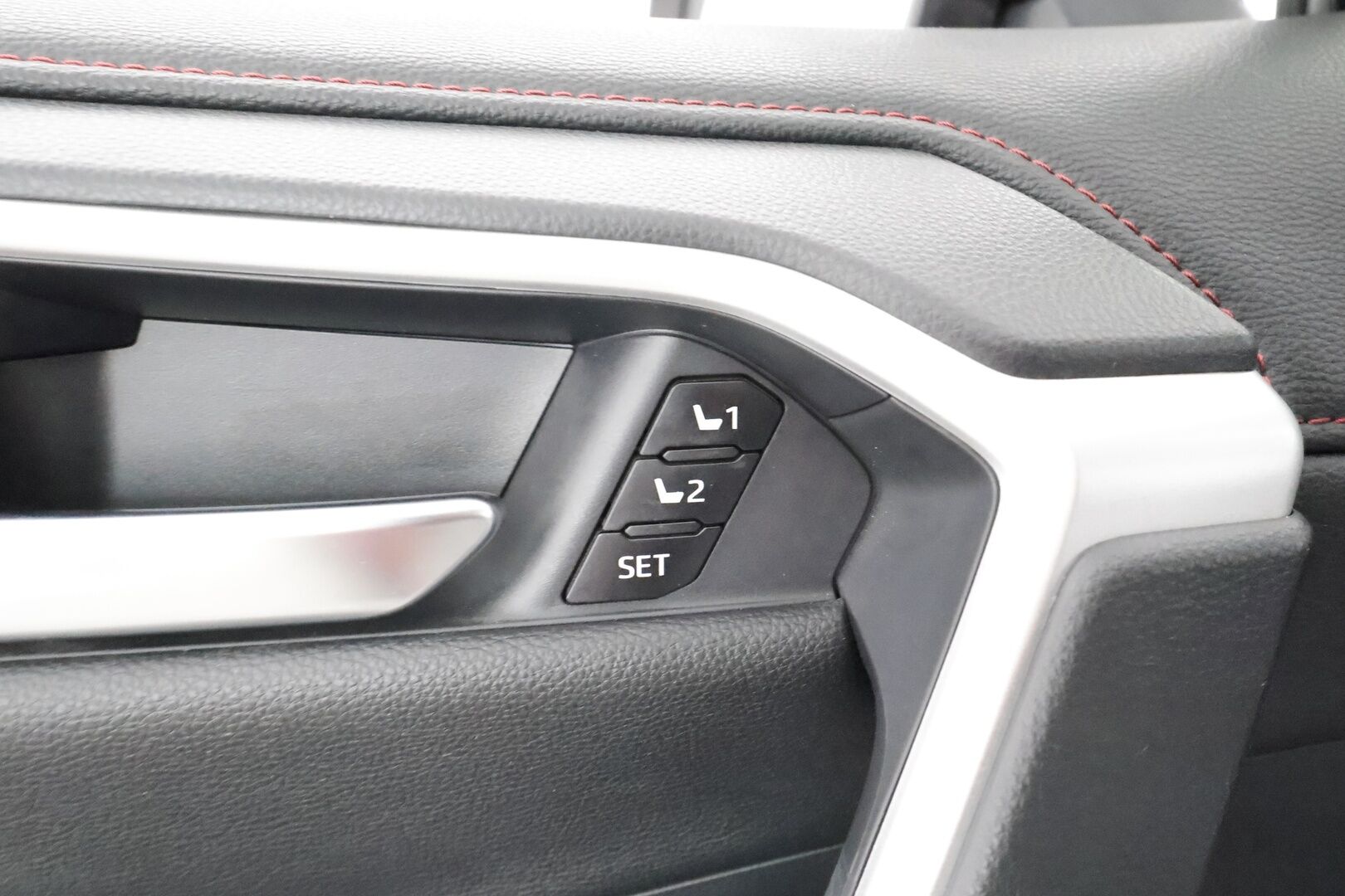 Toyota RAV4 Plug-in 2022 Hybrid 2,5 AWD-i Premium * HUD / JBL / ACC / LED / P.Kamera / Ilmastoitu Muistipenkki / Navi / Koukku / Keyless * - 1-om Suomi-auto / Kahdet renkaat aluvanteilla / Merkkihuollot