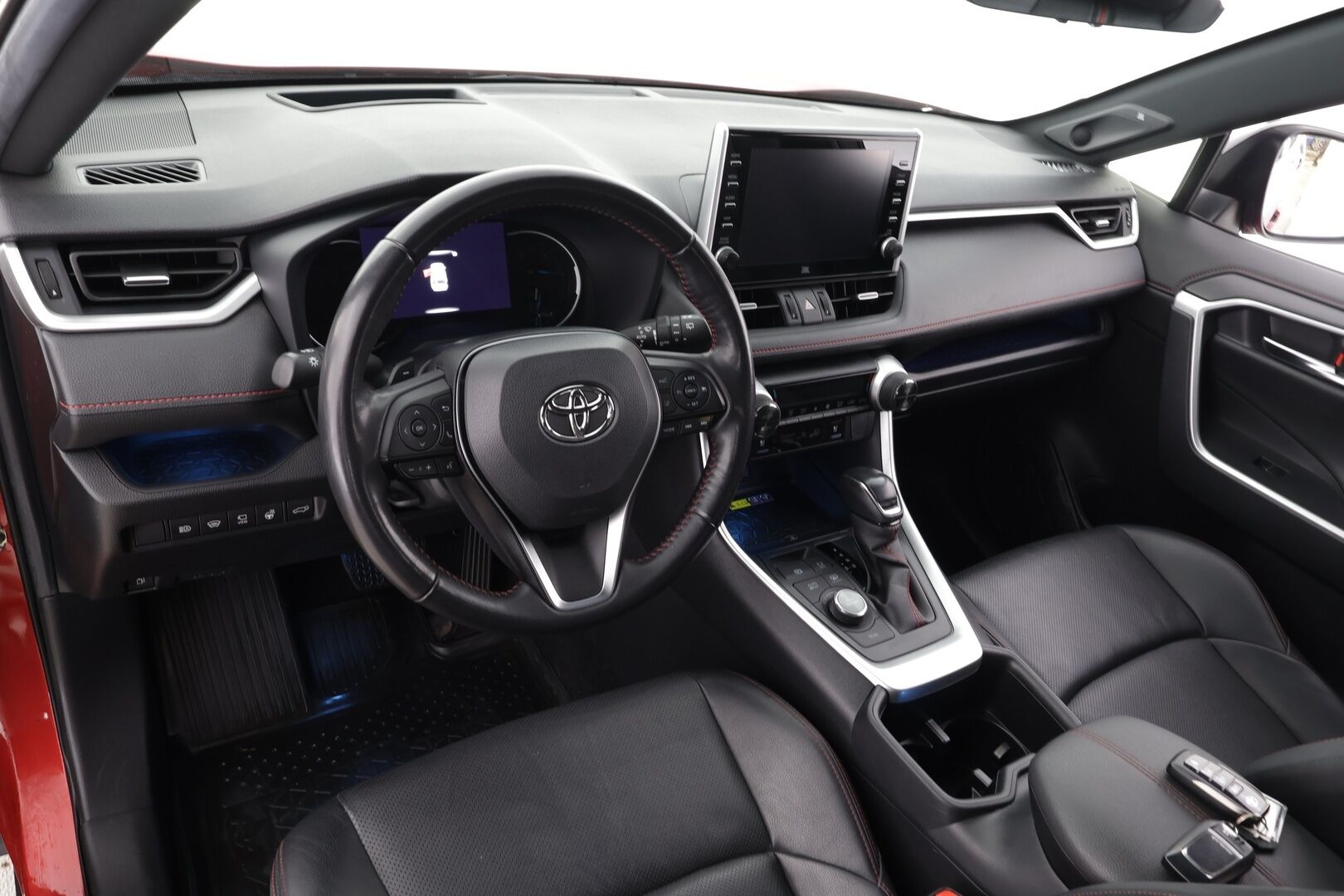 Toyota RAV4 Plug-in 2022 Hybrid 2,5 AWD-i Premium * HUD / JBL / ACC / LED / P.Kamera / Ilmastoitu Muistipenkki / Navi / Koukku / Keyless * - 1-om Suomi-auto / Kahdet renkaat aluvanteilla / Merkkihuollot - HULLUT AVAJAISHULINAT KORKOTARJOUS 3,29 %