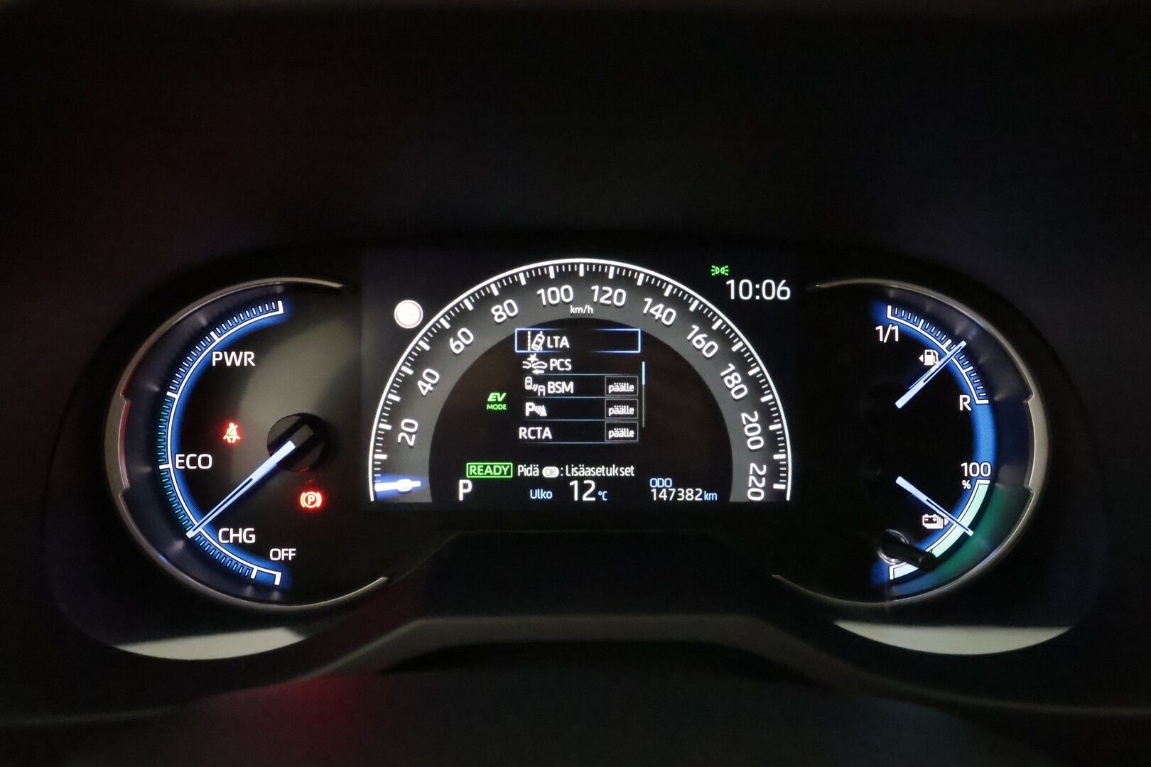 Toyota RAV4 Plug-in 2022 Hybrid 2,5 AWD-i Premium * HUD / JBL / ACC / LED / P.Kamera / Ilmastoitu Muistipenkki / Navi / Koukku / Keyless * - 1-om Suomi-auto / Kahdet renkaat aluvanteilla / Merkkihuollot - HULLUT AVAJAISHULINAT KORKOTARJOUS 3,29 %