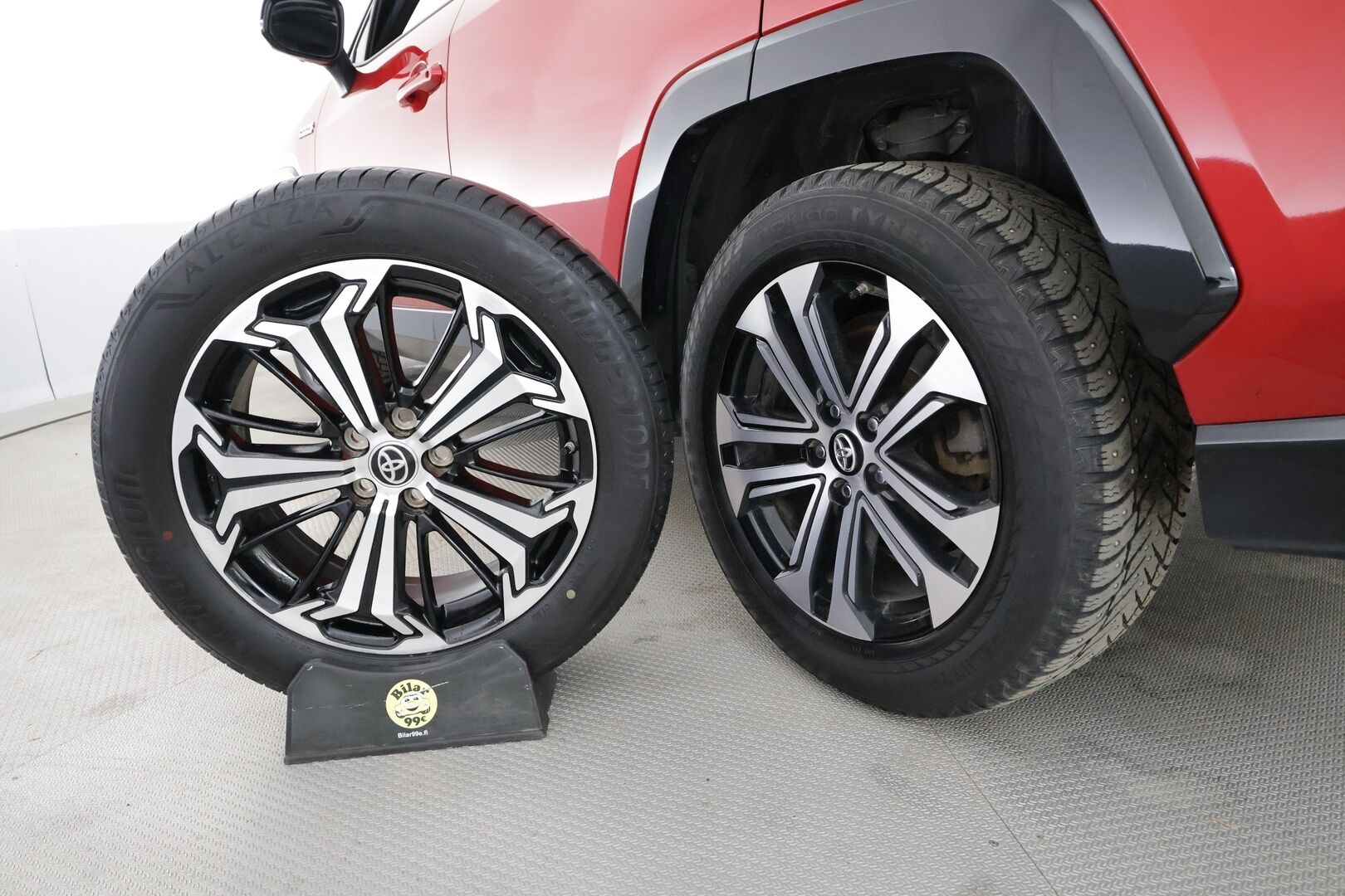 Toyota RAV4 Plug-in 2022 Hybrid 2,5 AWD-i Premium * HUD / JBL / ACC / LED / P.Kamera / Ilmastoitu Muistipenkki / Navi / Koukku / Keyless * - 1-om Suomi-auto / Kahdet renkaat aluvanteilla / Merkkihuollot