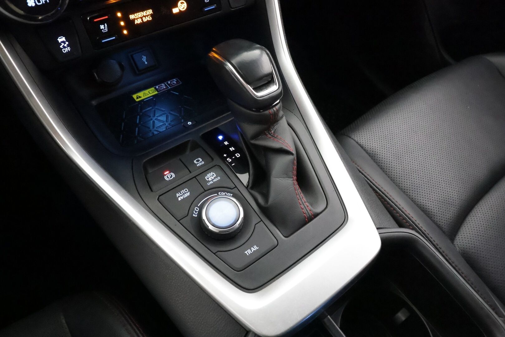 Toyota RAV4 Plug-in 2022 Hybrid 2,5 AWD-i Premium * HUD / JBL / ACC / LED / P.Kamera / Ilmastoitu Muistipenkki / Navi / Koukku / Keyless * - 1-om Suomi-auto / Kahdet renkaat aluvanteilla / Merkkihuollot - HULLUT AVAJAISHULINAT KORKOTARJOUS 3,29 %