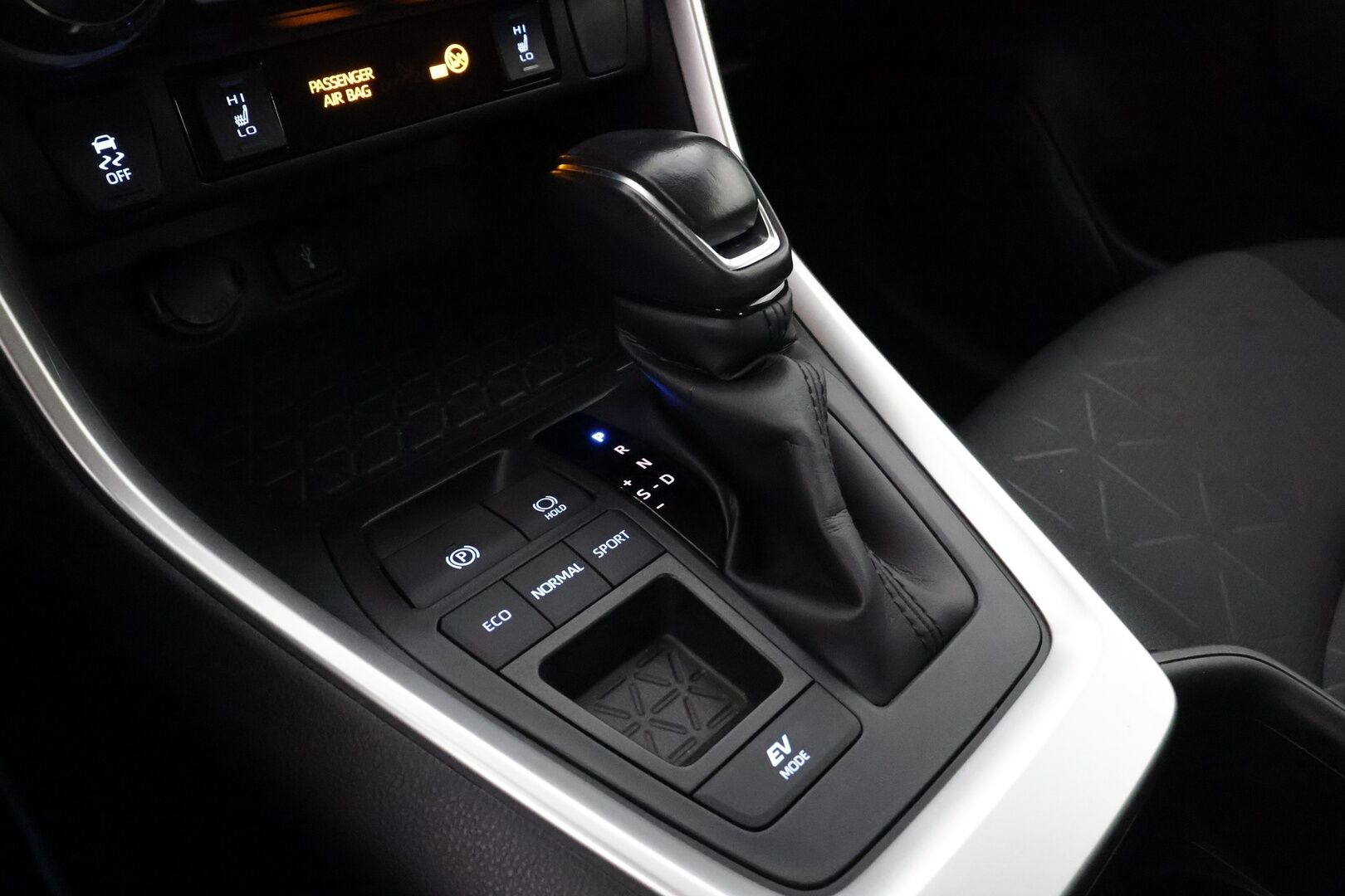 Toyota RAV4 2022 2,5 Hybrid Business Edition - | ACC | Koukku | LED | P.kamera ja tutkat | LTA | PCS | RSA | Navi | Apple & Android | Lämm. ratti | Lämm. tuulilasi | Merkkihuollettu | 2x renkaat aluin |