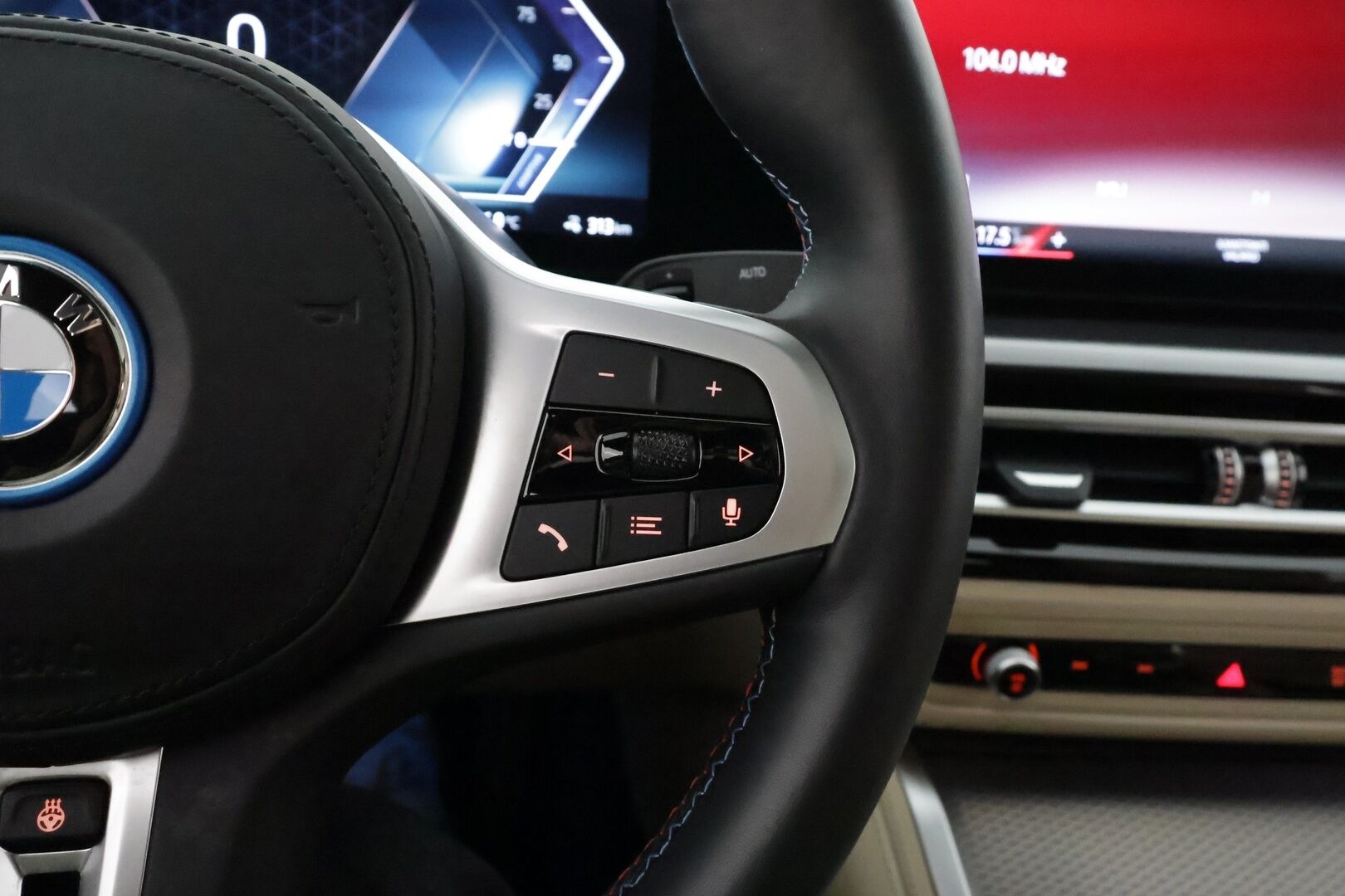 BMW I4 M50 2022 Fully Charged **Adapt. vakkari / H&K / Laser LED / HUD / Kattoluukku / 360 Kamera / Vaaleat sporttinahat** - 2,99 % KORKOTARJOUS TÄHÄN AUTOON - Sunset Orange / 1-om. Suomi-auto / Akku kuntotarkistettu! / Kahdet renkaat