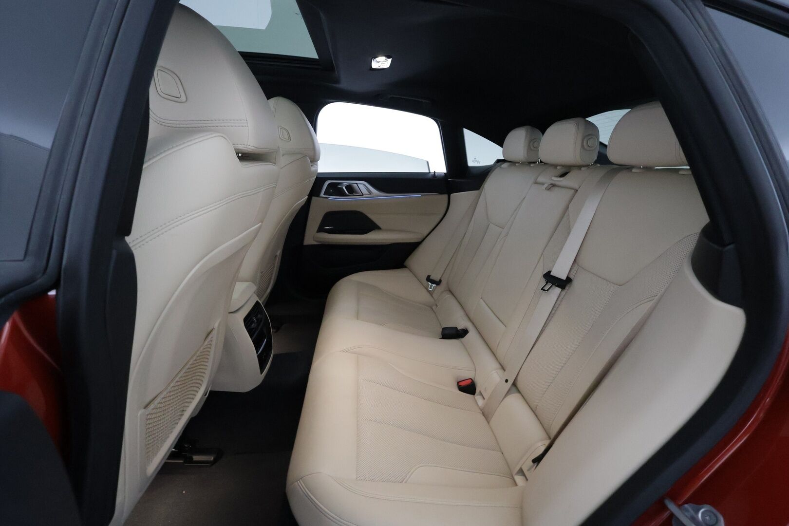 BMW I4 M50 2022 Fully Charged **Adapt. vakkari / H&K / Laser LED / HUD / Kattoluukku / 360 Kamera / Vaaleat sporttinahat** - 2,99 % KORKOTARJOUS TÄHÄN AUTOON - Sunset Orange / 1-om. Suomi-auto / Akku kuntotarkistettu! / Kahdet renkaat