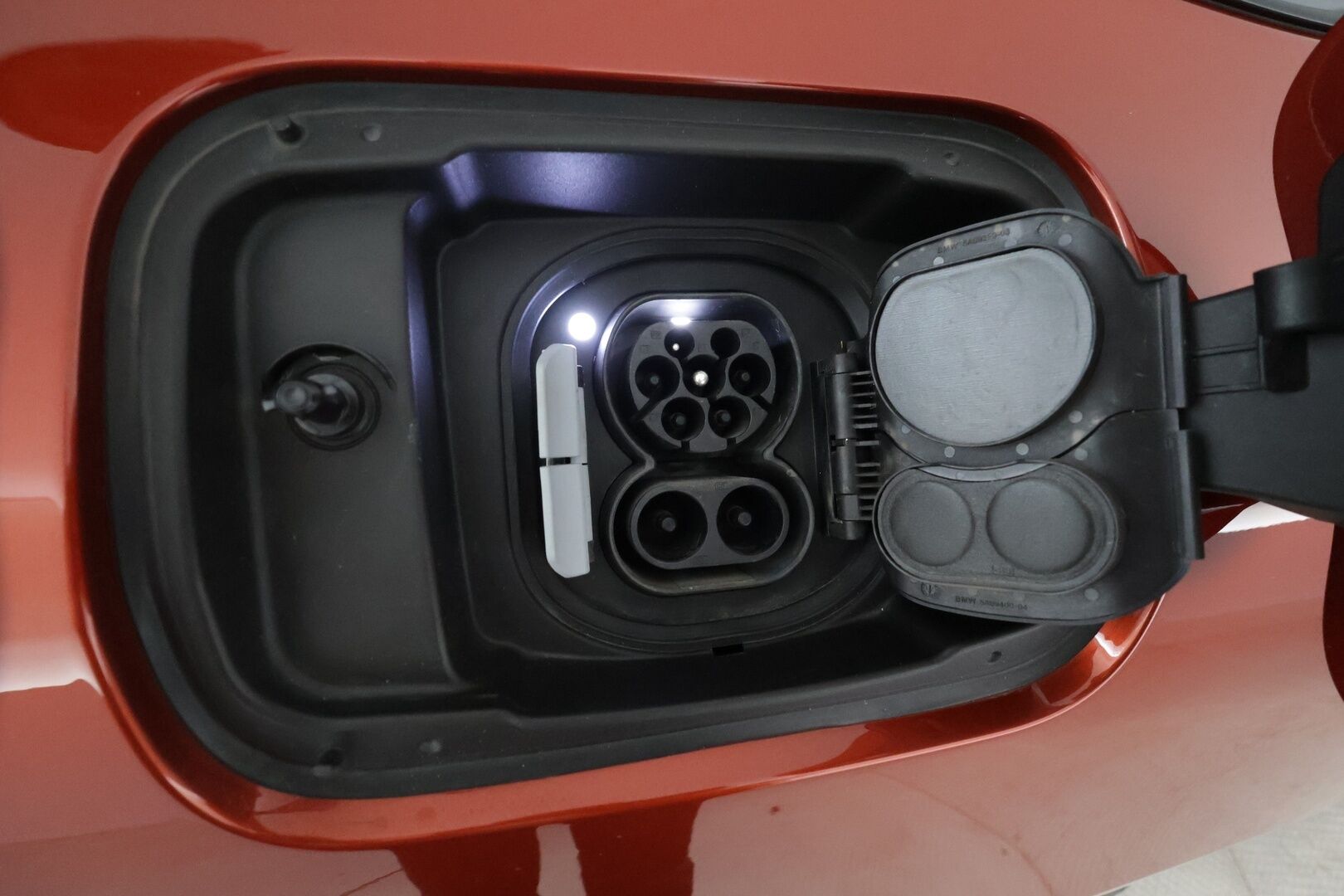 BMW I4 M50 2022 Fully Charged **Adapt. vakkari / H&K / Laser LED / HUD / Kattoluukku / 360 Kamera / Vaaleat sporttinahat** - 2,99 % KORKOTARJOUS TÄHÄN AUTOON - Sunset Orange / 1-om. Suomi-auto / Akku kuntotarkistettu! / Kahdet renkaat