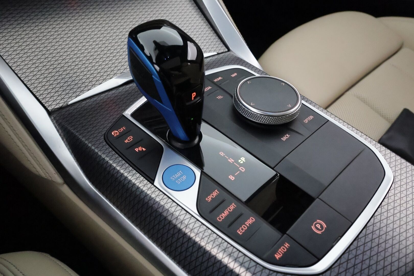 BMW I4 M50 2022 Fully Charged **Adapt. vakkari / H&K / Laser LED / HUD / Kattoluukku / 360 Kamera / Vaaleat sporttinahat** - 2,99 % KORKOTARJOUS TÄHÄN AUTOON - Sunset Orange / 1-om. Suomi-auto / Akku kuntotarkistettu! / Kahdet renkaat