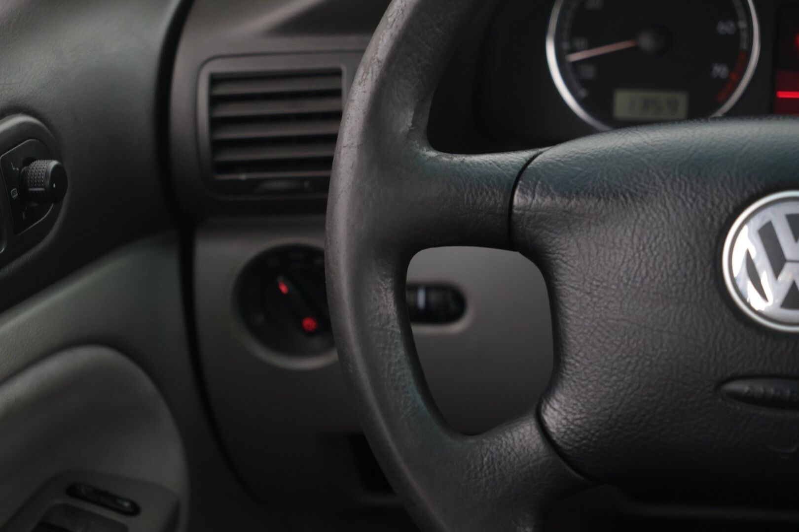 Volkswagen Passat 2003 4D PASSAT SEDAN 2.0-3BG/269 - YritysOutlet - Myydään vain yrityksille -* - *Ilmastointi / Vakionopeuden säädin / Kahdet renkaat*