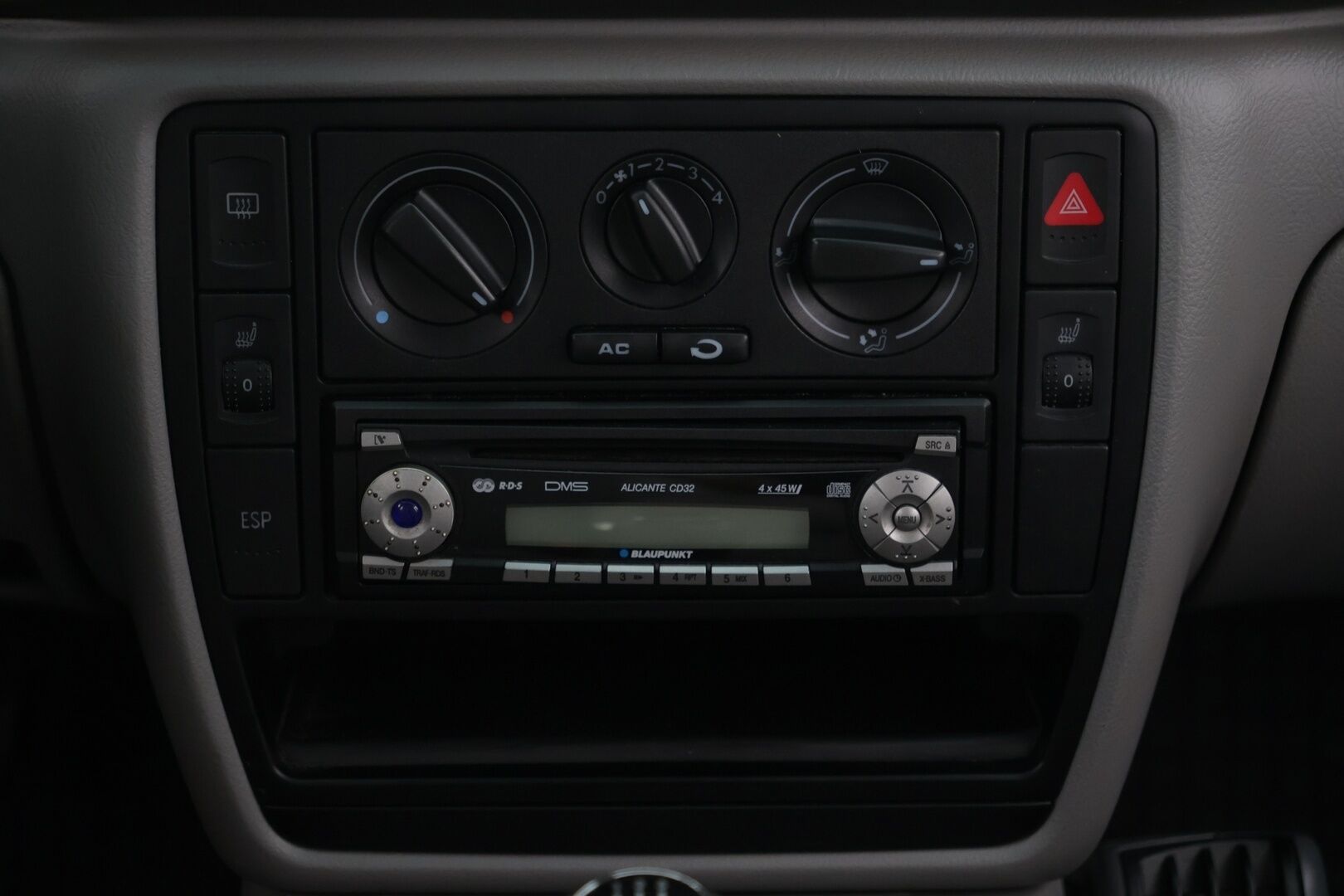 Volkswagen Passat 2003 4D PASSAT SEDAN 2.0-3BG/269 - YritysOutlet - Myydään vain yrityksille -* - *Ilmastointi / Vakionopeuden säädin / Kahdet renkaat*