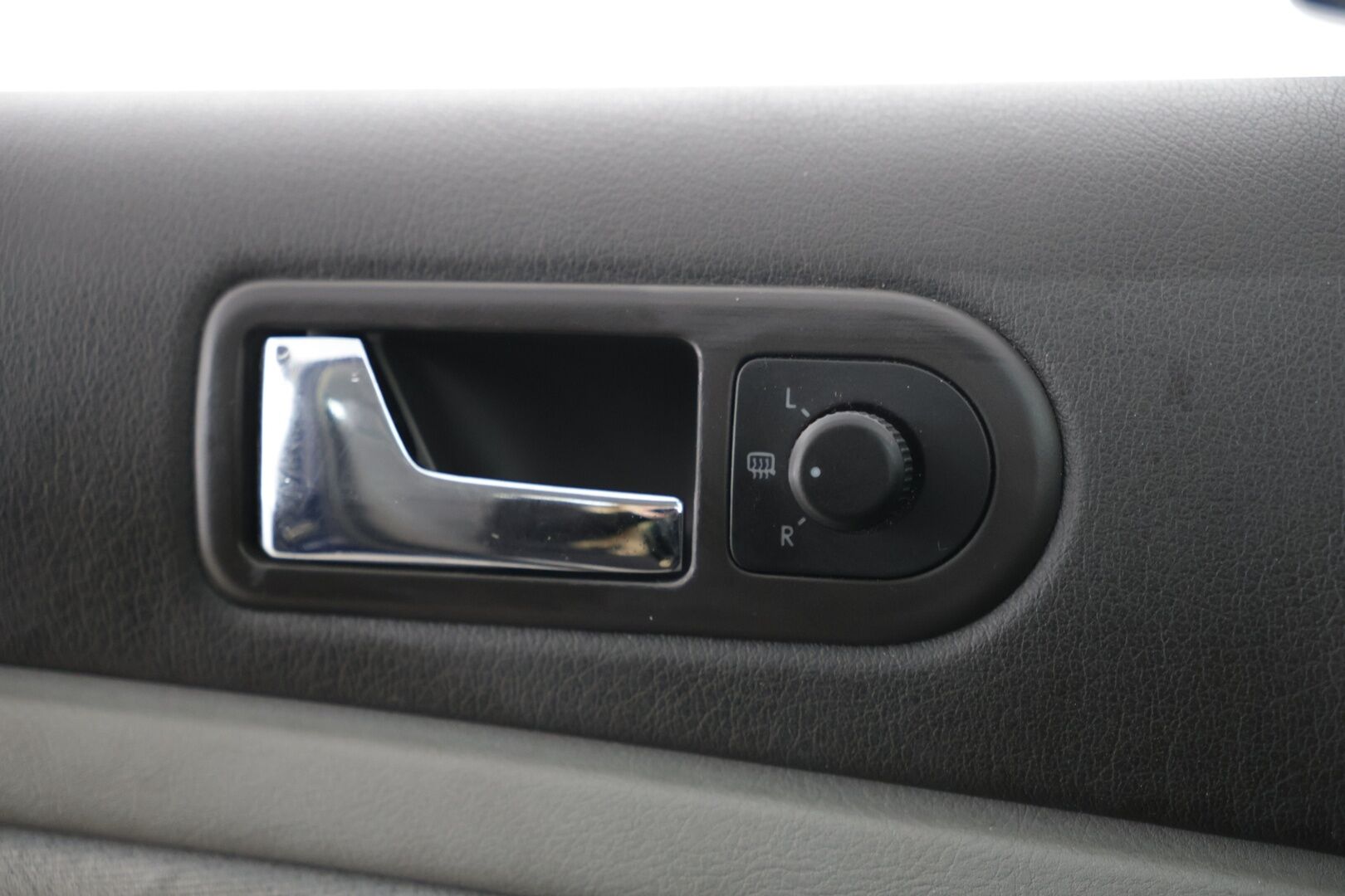 Volkswagen Passat 2003 4D PASSAT SEDAN 2.0-3BG/269 - YritysOutlet - Myydään vain yrityksille -* - *Ilmastointi / Vakionopeuden säädin / Kahdet renkaat*