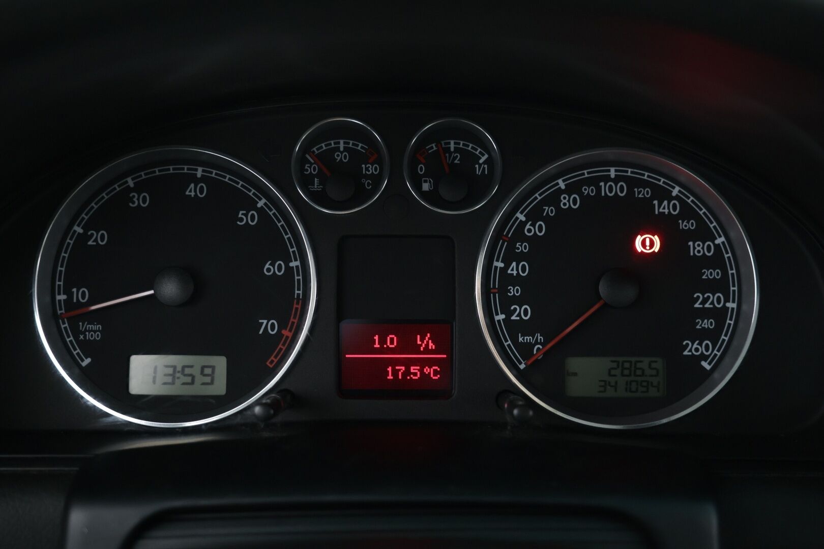 Volkswagen Passat 2003 4D PASSAT SEDAN 2.0-3BG/269 - YritysOutlet - Myydään vain yrityksille -* - *Ilmastointi / Vakionopeuden säädin / Kahdet renkaat*