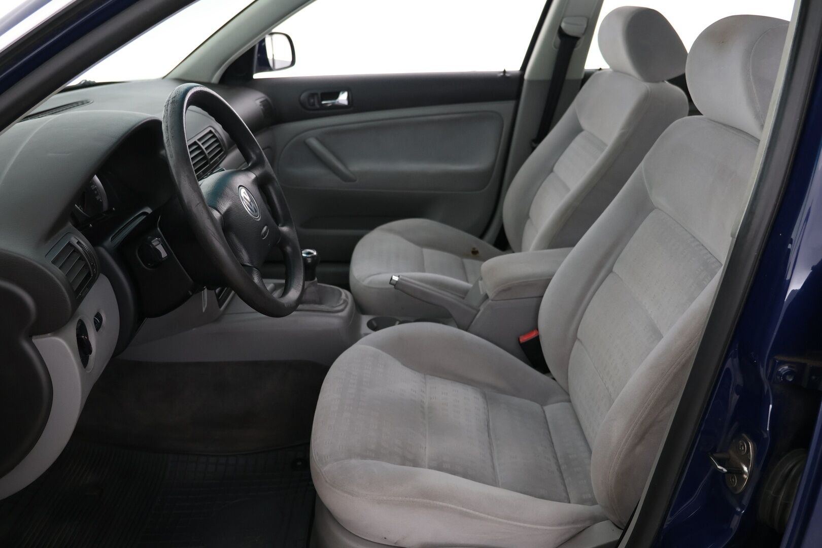 Volkswagen Passat 2003 4D PASSAT SEDAN 2.0-3BG/269 - YritysOutlet - Myydään vain yrityksille -* - *Ilmastointi / Vakionopeuden säädin / Kahdet renkaat*