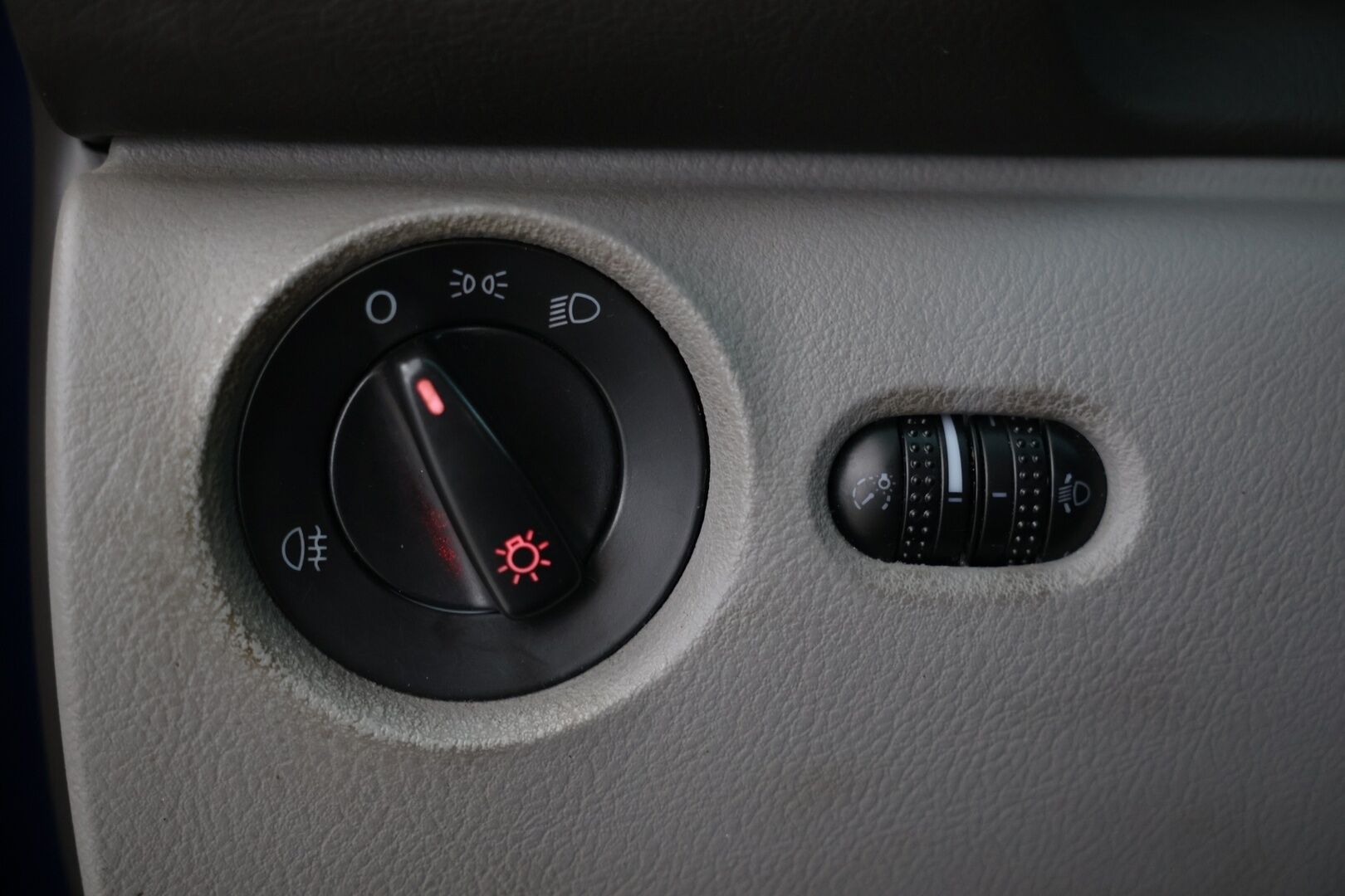 Volkswagen Passat 2003 4D PASSAT SEDAN 2.0-3BG/269 - YritysOutlet - Myydään vain yrityksille -* - *Ilmastointi / Vakionopeuden säädin / Kahdet renkaat*