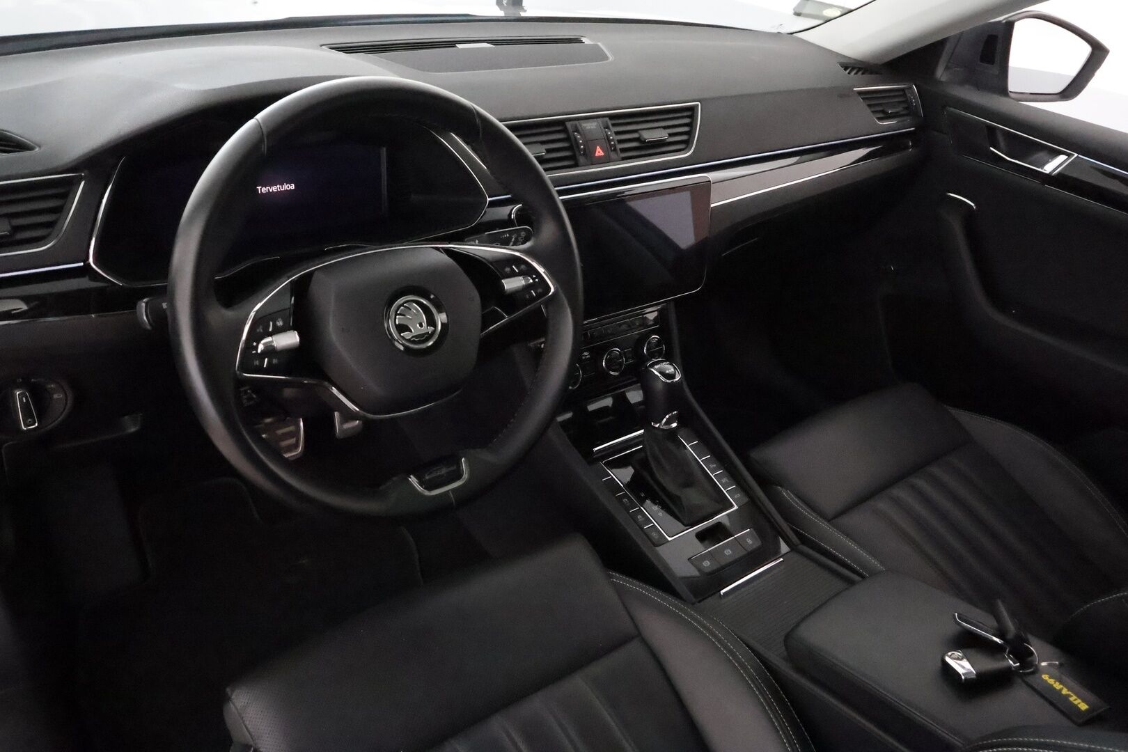 Skoda Superb 2022 Combi 2.0 TDI 200 4x4 L&K DSG **Panorama / Canton / ACC / Matrix-LED / 360° / Hierova Muistipenkki / Webasto / Koukku** - 3,99 % KORKOTARJOUS TÄHÄN AUTOON - 1-om Suomi-auto / Kahdet Renkaat / **HUIPPU KAMOILLA**