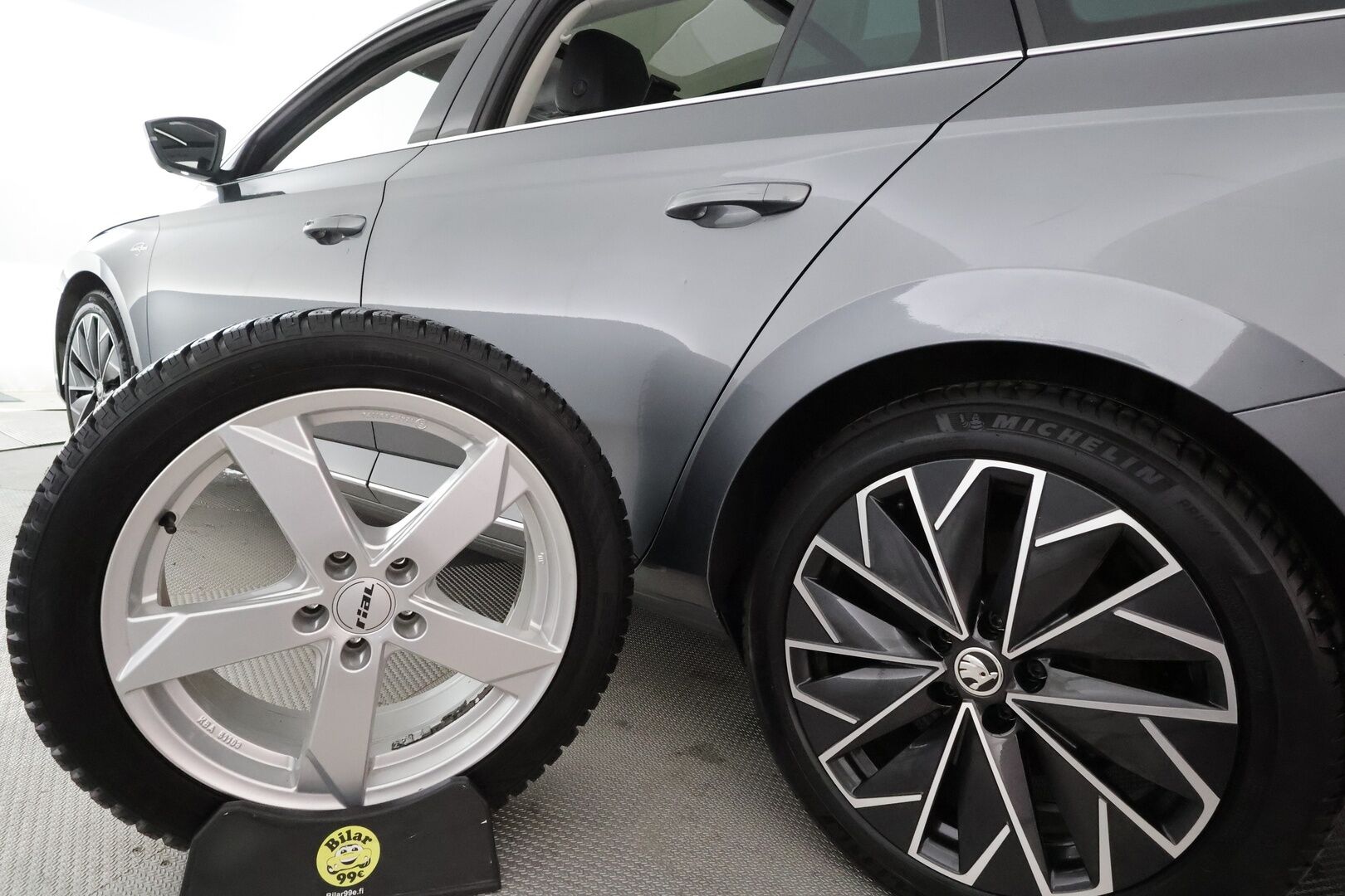 Skoda Superb 2022 Combi 2.0 TDI 200 4x4 L&K DSG **Panorama / Canton / ACC / Matrix-LED / 360° / Hierova Muistipenkki / Webasto / Koukku** - 3,99 % KORKOTARJOUS TÄHÄN AUTOON - 1-om Suomi-auto / Kahdet Renkaat / **HUIPPU KAMOILLA**