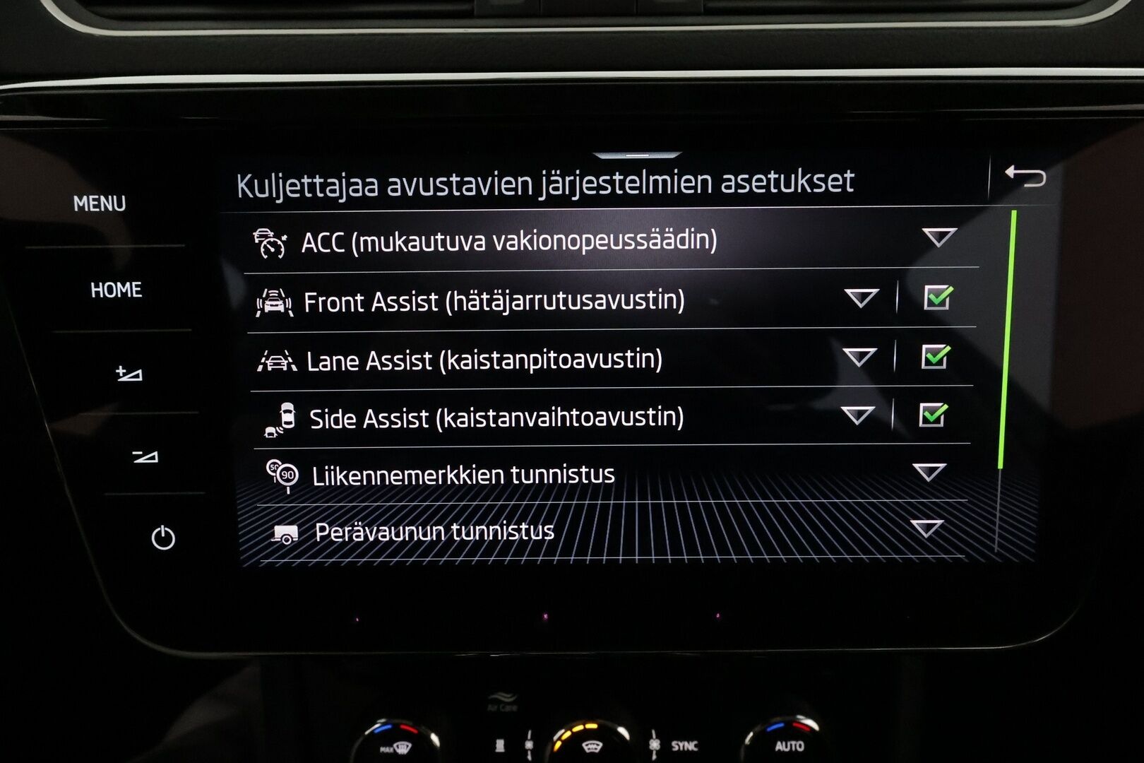 Skoda Superb 2022 Combi 2.0 TDI 200 4x4 L&K DSG **Panorama / Canton / ACC / Matrix-LED / 360° / Hierova Muistipenkki / Webasto / Koukku** - 3,99 % KORKOTARJOUS TÄHÄN AUTOON - 1-om Suomi-auto / Kahdet Renkaat / **HUIPPU KAMOILLA**
