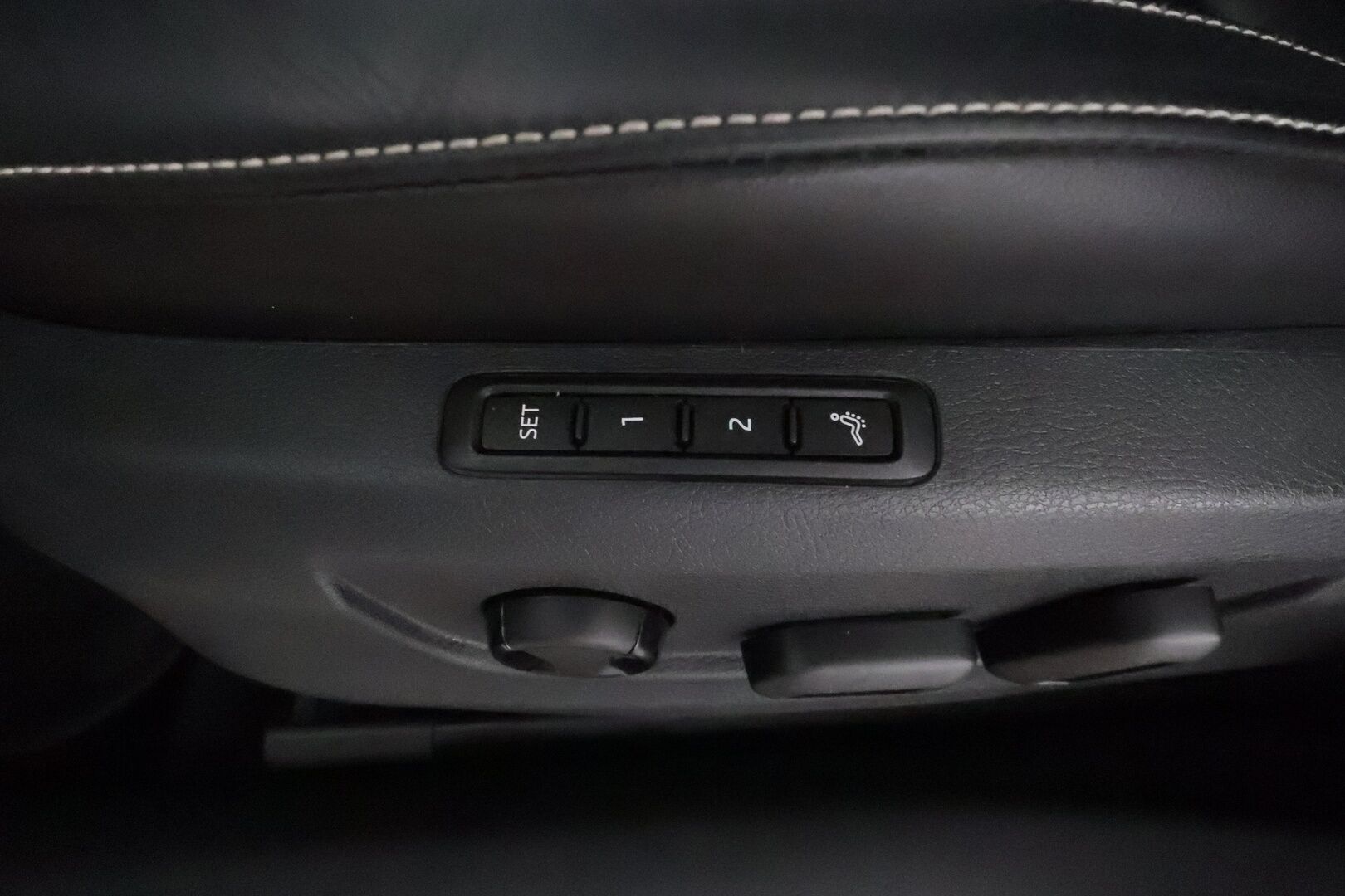 Skoda Superb 2022 Combi 2.0 TDI 200 4x4 L&K DSG **Panorama / Canton / ACC / Matrix-LED / 360° / Hierova Muistipenkki / Webasto / Koukku** - 3,99 % KORKOTARJOUS TÄHÄN AUTOON - 1-om Suomi-auto / Kahdet Renkaat / **HUIPPU KAMOILLA**