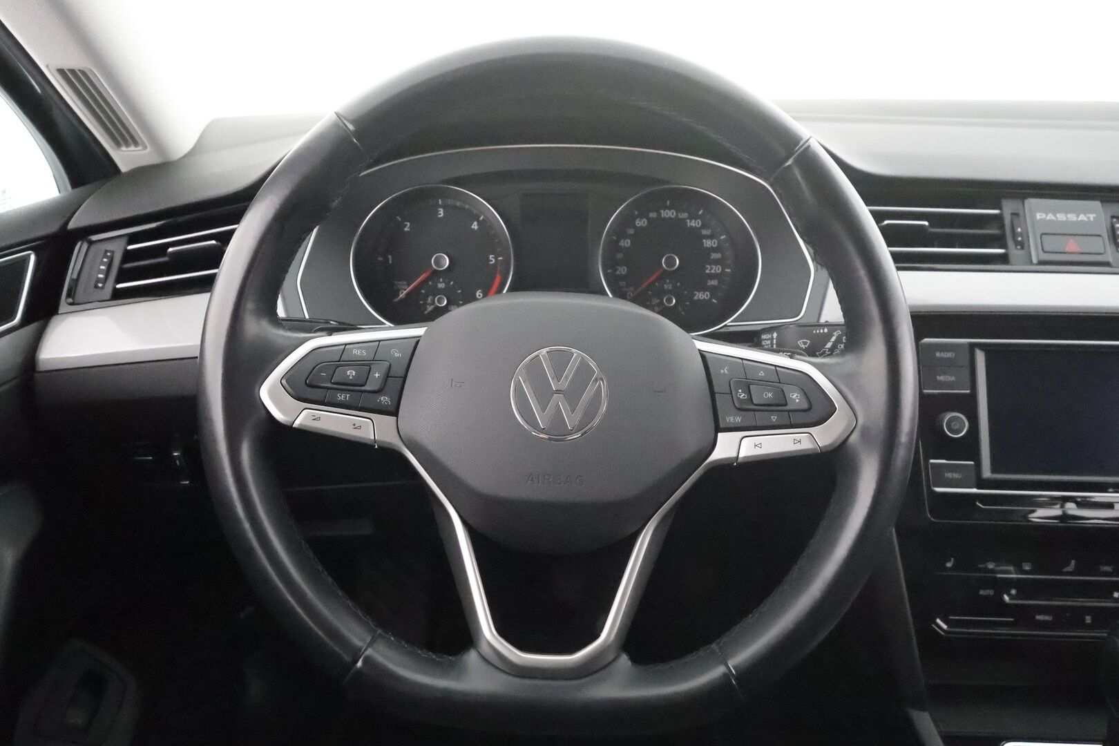 Volkswagen Passat 2022 Variant Comfort Business 2,0 TDI EVO SCR 110 kW DSG * ACC / Webasto / IQ-Light / P.tutkat / Apple&Android * - 1.Om Suomi-auto / Merkkihuollettu / Kahdet Renkaat