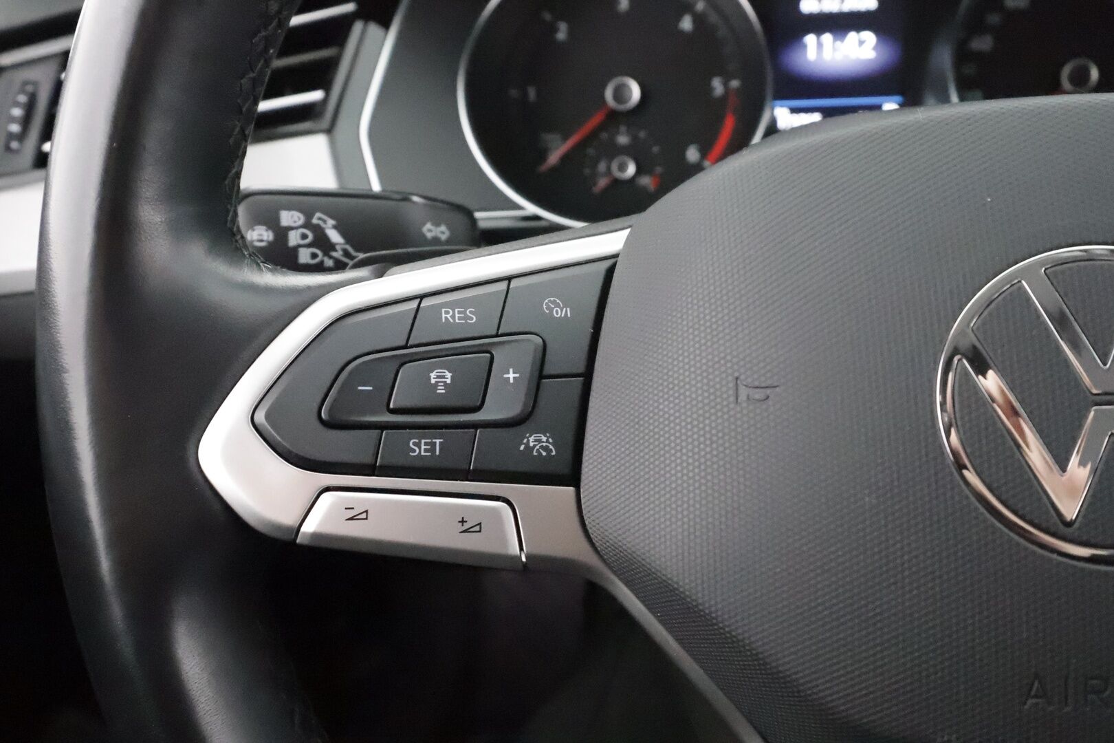 Volkswagen Passat 2022 Variant Comfort Business 2,0 TDI EVO SCR 110 kW DSG * ACC / Webasto / IQ-Light / P.tutkat / Apple&Android * - 1.Om Suomi-auto / Merkkihuollettu / Kahdet Renkaat