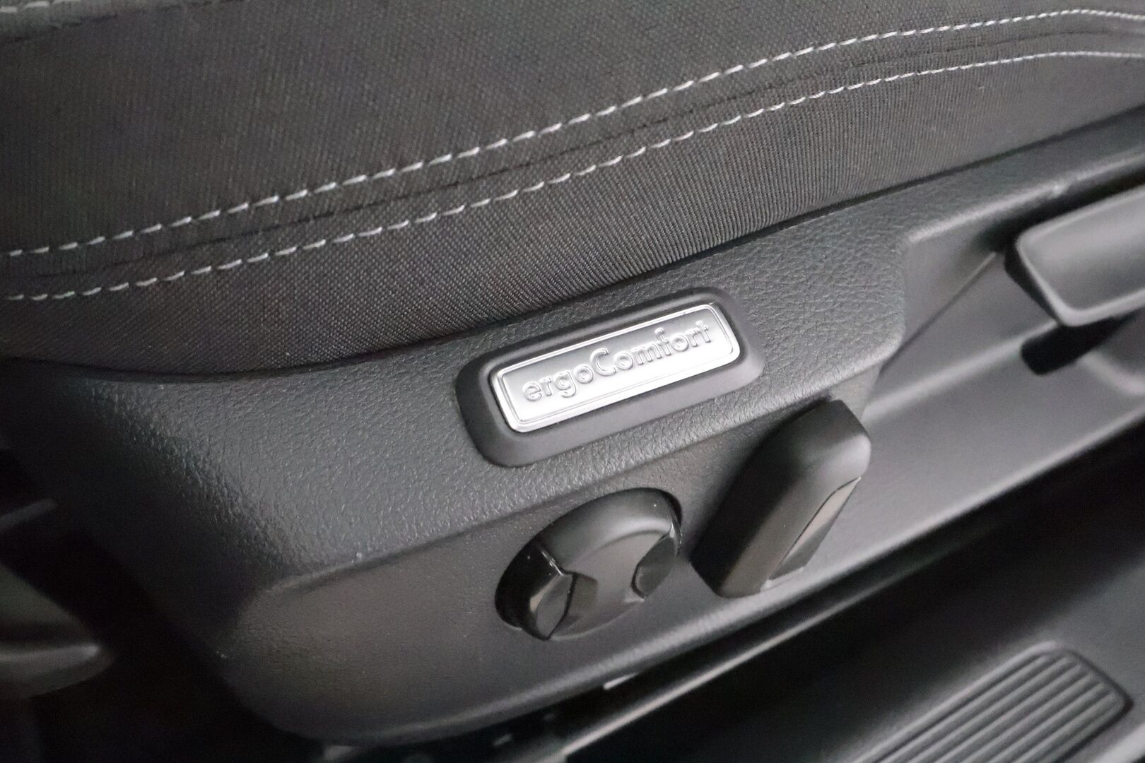 Volkswagen Passat 2022 Variant Comfort Business 2,0 TDI EVO SCR 110 kW DSG * ACC / Webasto / IQ-Light / P.tutkat / Apple&Android * - 1.Om Suomi-auto / Merkkihuollettu / Kahdet Renkaat