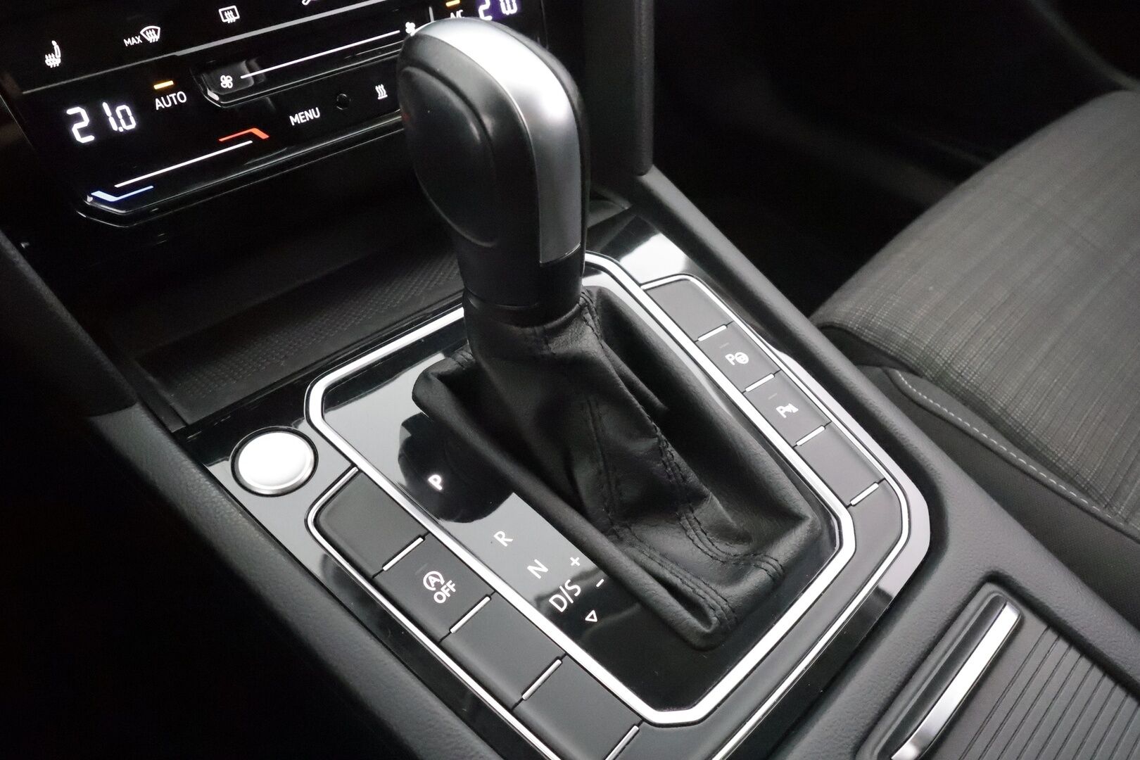 Volkswagen Passat 2022 Variant Comfort Business 2,0 TDI EVO SCR 110 kW DSG * ACC / Webasto / IQ-Light / P.tutkat / Apple&Android * - 1.Om Suomi-auto / Merkkihuollettu / Kahdet Renkaat