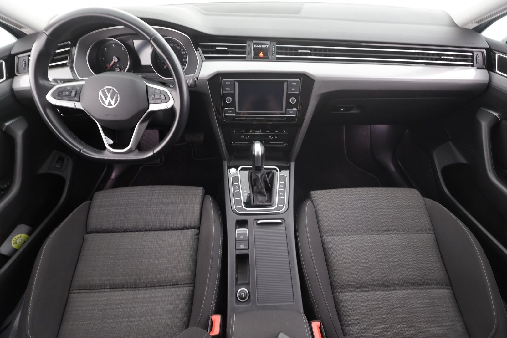 Volkswagen Passat 2022 Variant Comfort Business 2,0 TDI EVO SCR 110 kW DSG * ACC / Webasto / IQ-Light / P.tutkat / Apple&Android * - 1.Om Suomi-auto / Merkkihuollettu / Kahdet Renkaat