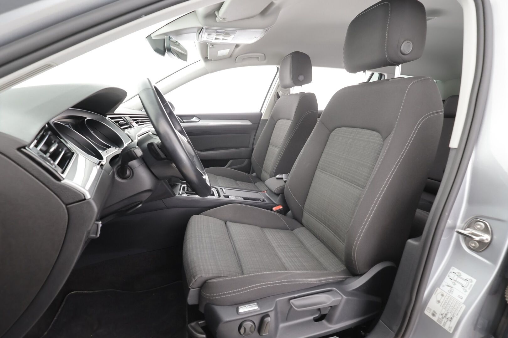 Volkswagen Passat 2022 Variant Comfort Business 2,0 TDI EVO SCR 110 kW DSG * ACC / Webasto / IQ-Light / P.tutkat / Apple&Android * - 1.Om Suomi-auto / Merkkihuollettu / Kahdet Renkaat