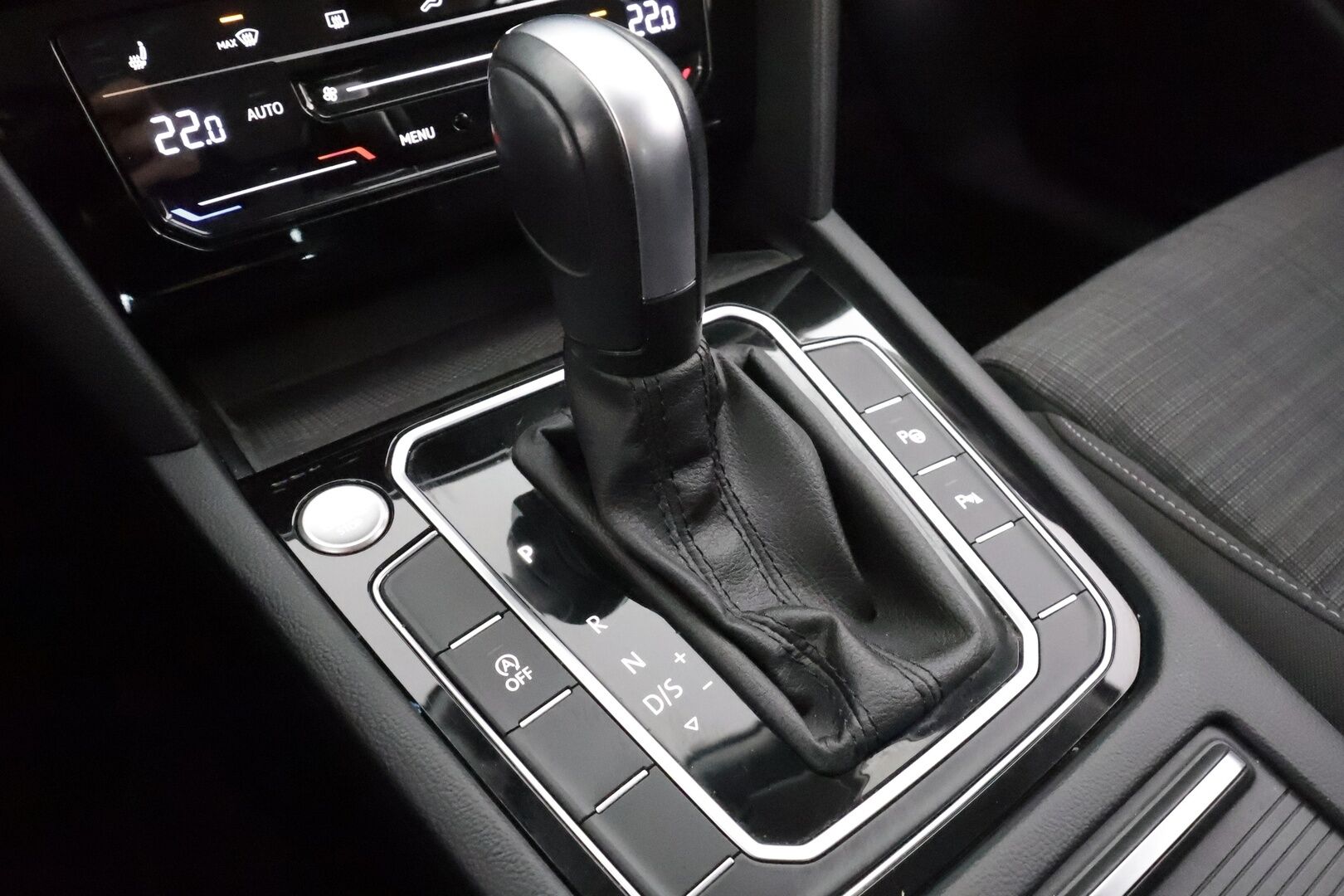 Volkswagen Passat 2022 Variant Comfort Business 1,5 TSI EVO 110 kW DSG * IQ-LLight / ACC / Webasto / Navi / Sähköluukku * - 1.Om Suomi-auto / Kahdet renkaat