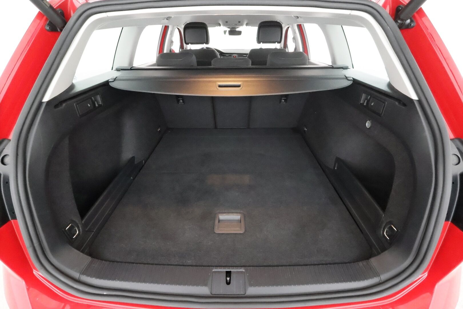 Volkswagen Passat 2022 Variant Comfort Business 1,5 TSI EVO 110 kW DSG * IQ-LLight / ACC / Webasto / Navi / Sähköluukku * - 1.Om Suomi-auto / Kahdet renkaat