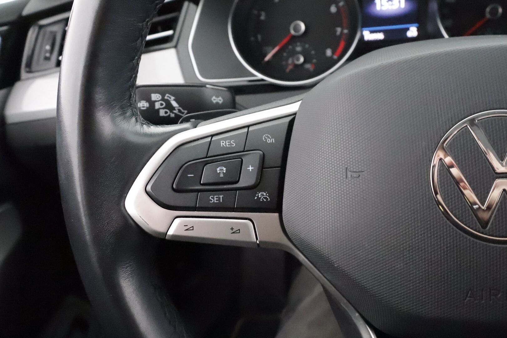 Volkswagen Passat 2022 Variant Comfort Business 1,5 TSI EVO 110 kW DSG * IQ-LLight / ACC / Webasto / Navi / Sähköluukku * - 1.Om Suomi-auto / Kahdet renkaat