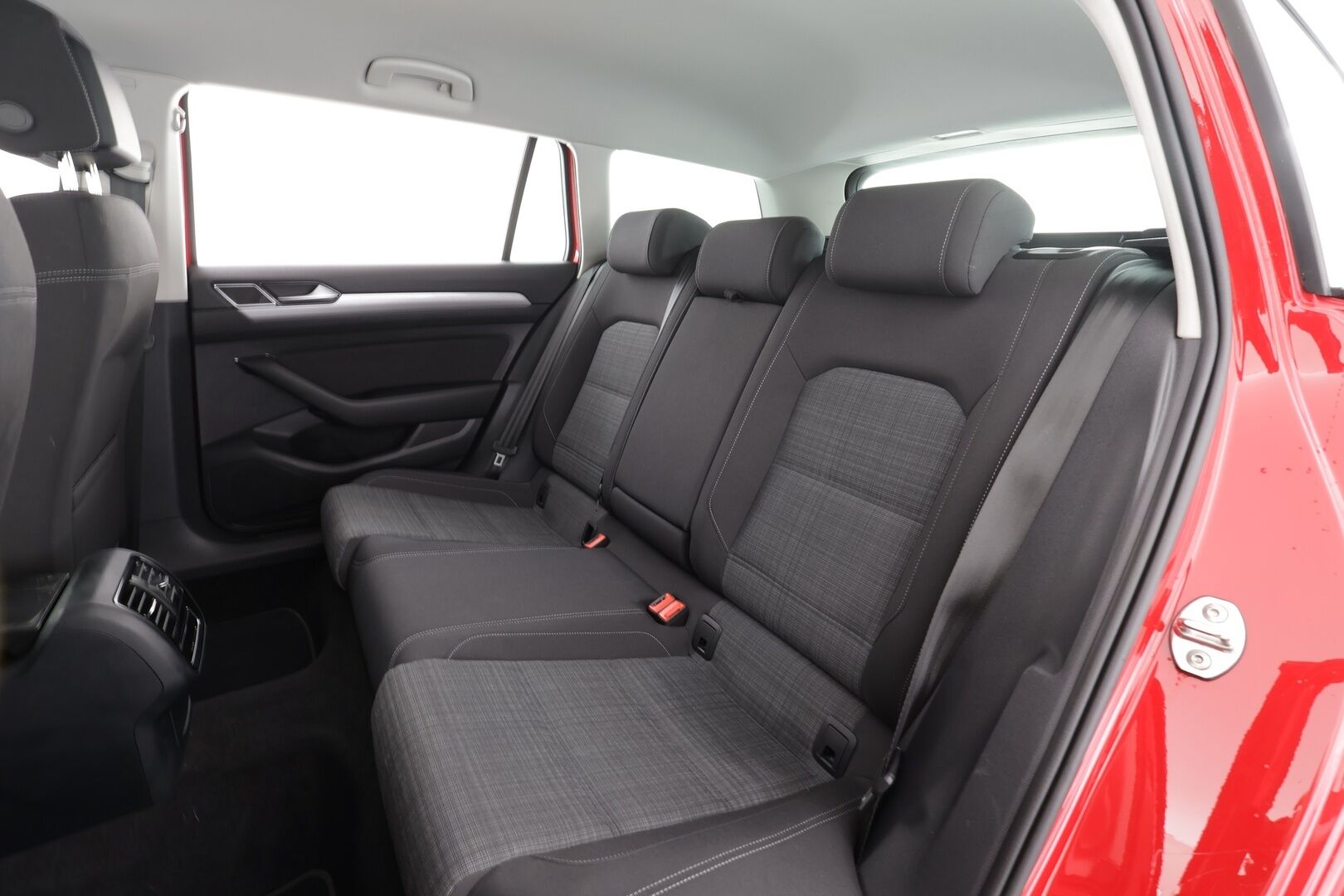 Volkswagen Passat 2022 Variant Comfort Business 1,5 TSI EVO 110 kW DSG * IQ-LLight / ACC / Webasto / Navi / Sähköluukku * - 1.Om Suomi-auto / Kahdet renkaat