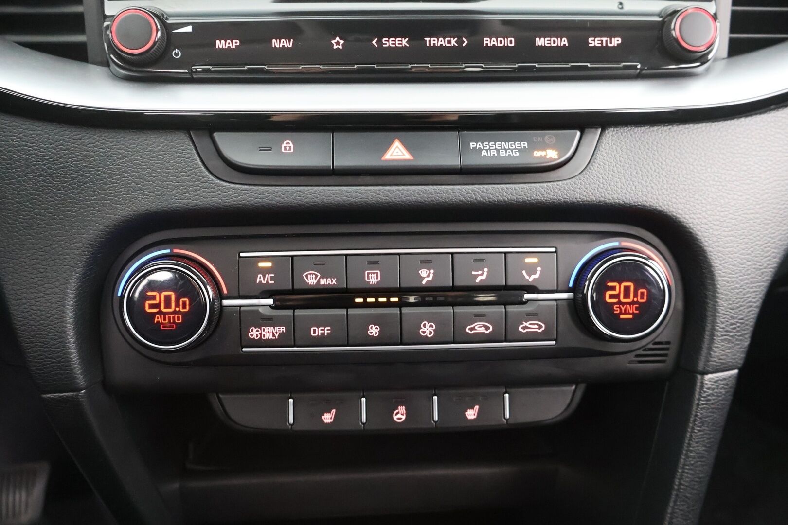 Kia Ceed 2021 1,6 GDI Plug-In Hybrid Business Premium SW DCT / Adapt. Vak / P-kamera / KeyLess / LED / Blis - Merkkiliikkeen huollot / 2x renkaat vanteilla / 