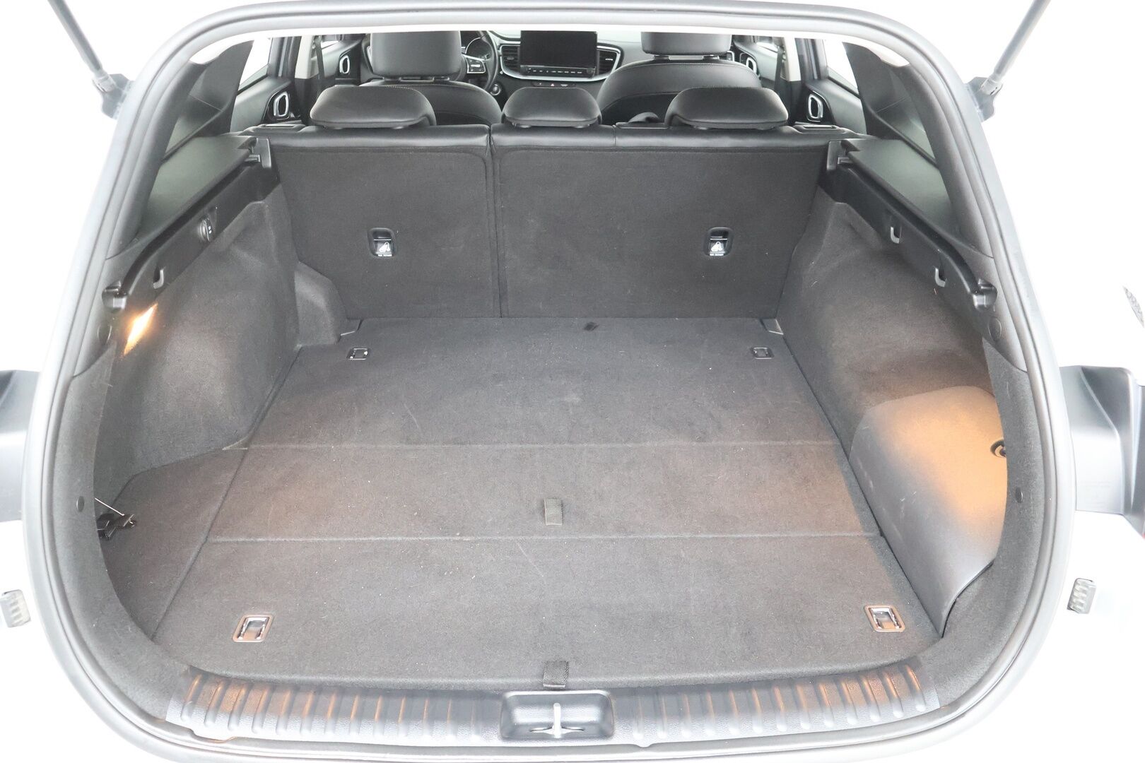 Kia Ceed 2021 1,6 GDI Plug-In Hybrid Business Premium SW DCT / Adapt. Vak / P-kamera / KeyLess / LED / Blis - Merkkiliikkeen huollot / 2x renkaat vanteilla / Tulossa myyntiin! - HULLUT AVAJAISHULINAT KORKOTARJOUS 3,29 %