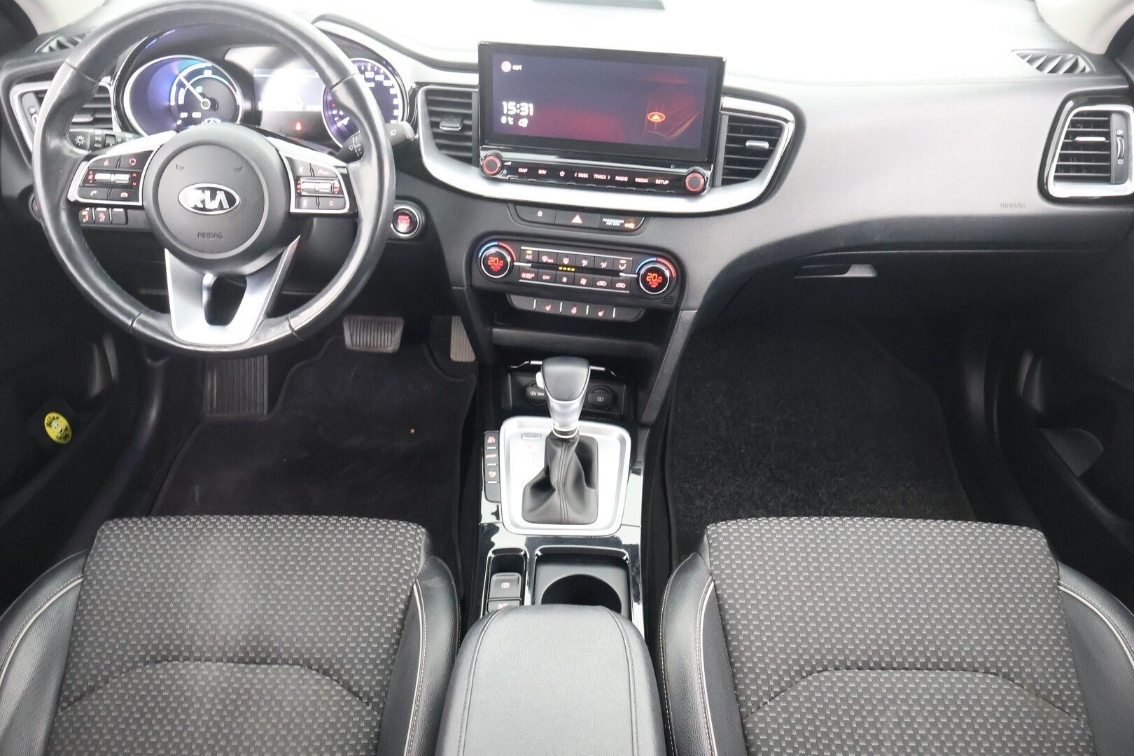Kia Ceed 2021 1,6 GDI Plug-In Hybrid Business Premium SW DCT / Adapt. Vak / P-kamera / KeyLess / LED / Blis - Merkkiliikkeen huollot / 2x renkaat vanteilla / 