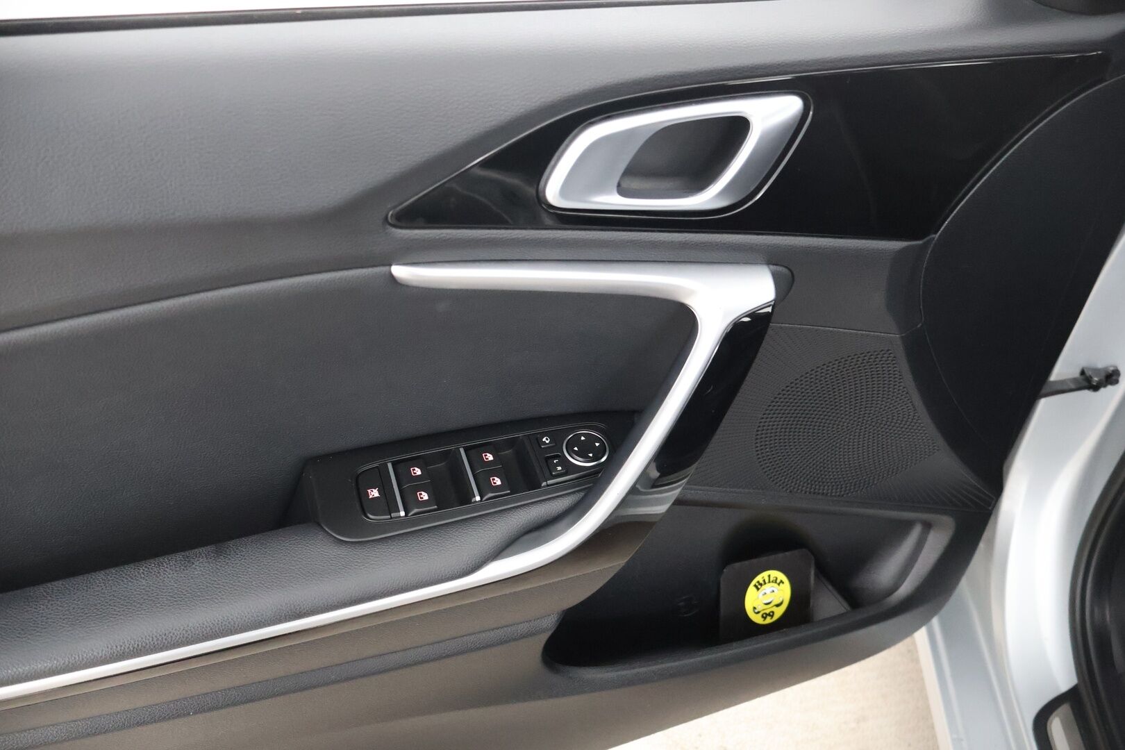 Kia Ceed 2021 1,6 GDI Plug-In Hybrid Business Premium SW DCT / Adapt. Vak / P-kamera / KeyLess / LED / Blis - Merkkiliikkeen huollot / 2x renkaat vanteilla / 