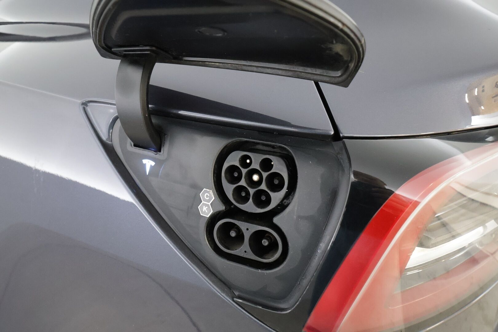 Tesla Model 3 2021 Long Range Dual motor AWD *Lasikatto / Premium Audio / Kamera / Matrix LED / Nahat / ILP / Navi * - Kahdet renkaat alumiinivanteilla / ILP / Facelift