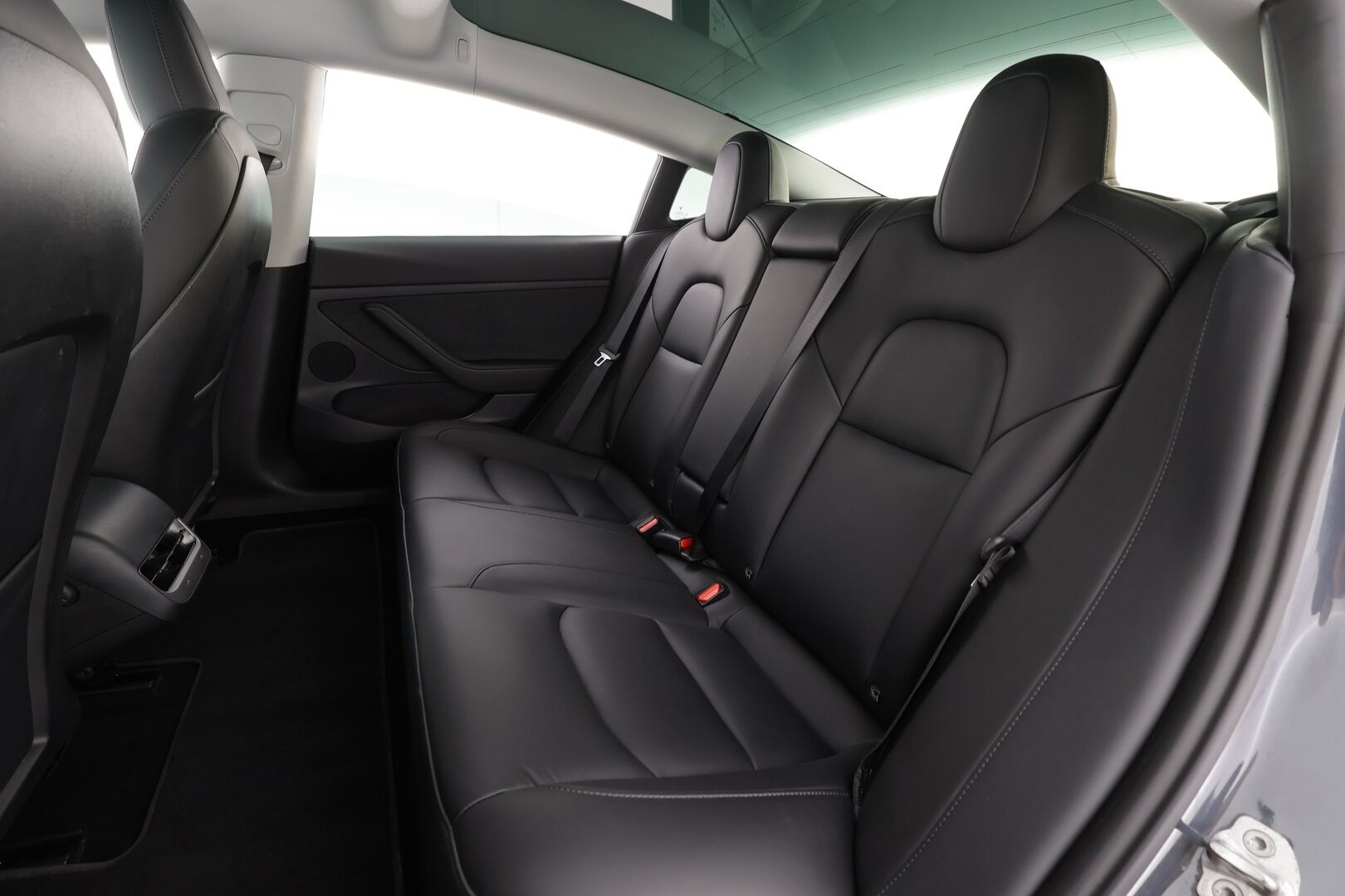 Tesla Model 3 2021 Long Range Dual motor AWD * Lasikatto / Premium Audio / P.kamera / Matrix LED / Nahat / ILP / Navi * - Kahdet renkaat aluvanteilla - HULLUT BLACKWEEK JATKOT - KORKOTARJOUS 2,49%