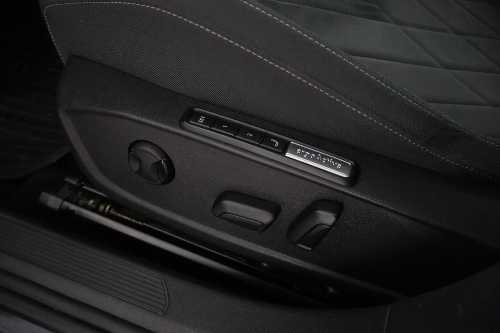 Volkswagen Golf 2021 GTE 180 kW (PHEV) DSG-automaatti * Hierova Muistipenkki / Adapt. Cruise / LED / Tutkat / Apple&Android / Navi* - * Vähän ajettu / Volkkarin omat aluvanteet * - HULLUT VÄLIPÄIVÄT KORKOTARJOUS 2,49%